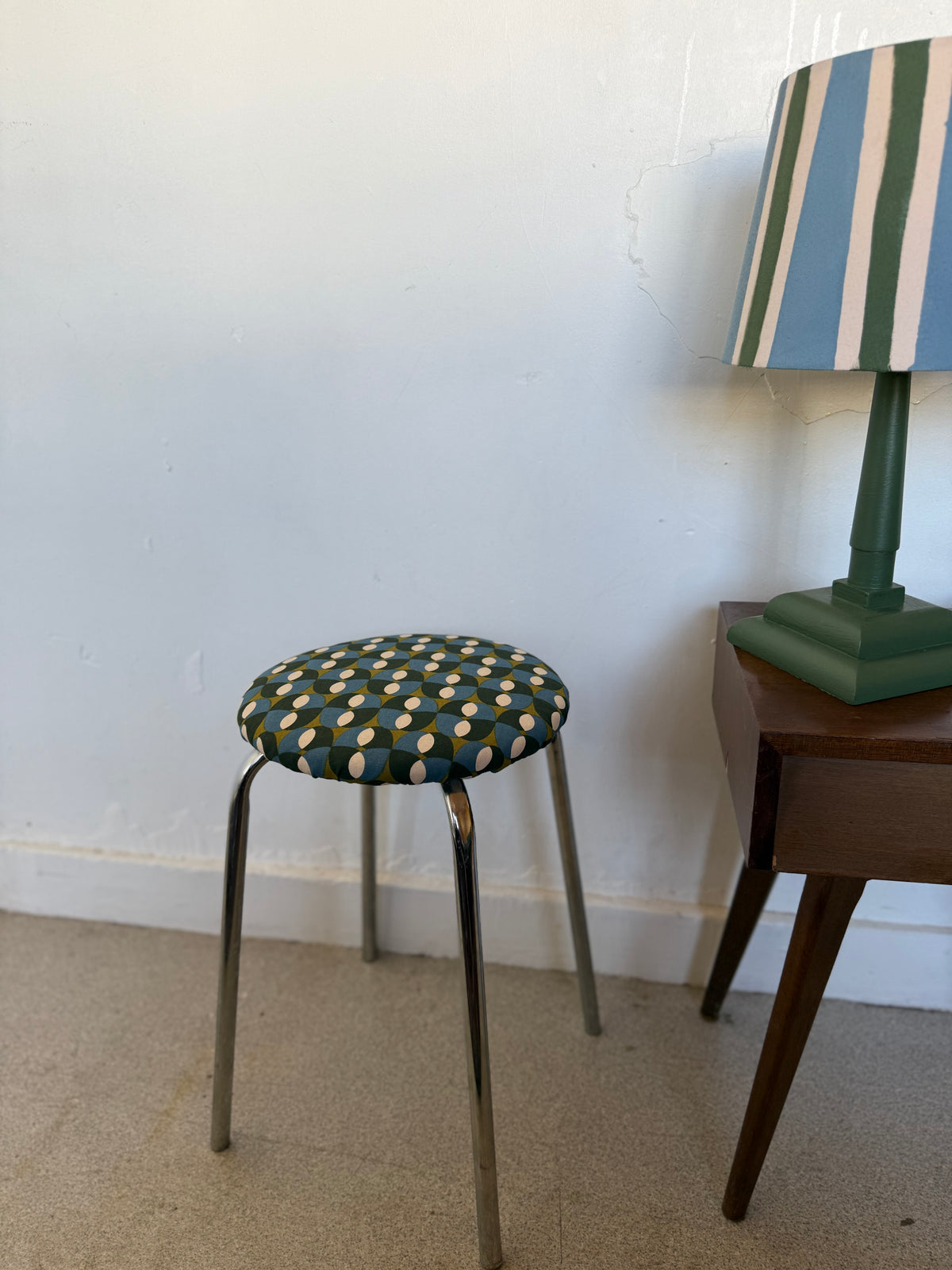 Tabouret chrome et tissu seventies