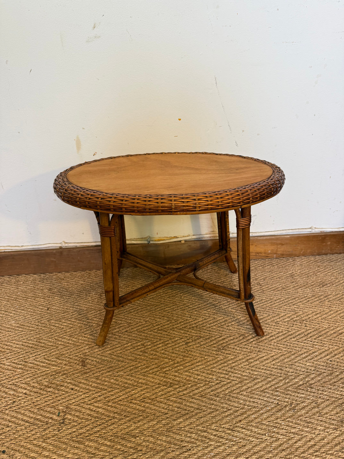 Table d’appoint en rotin vintage