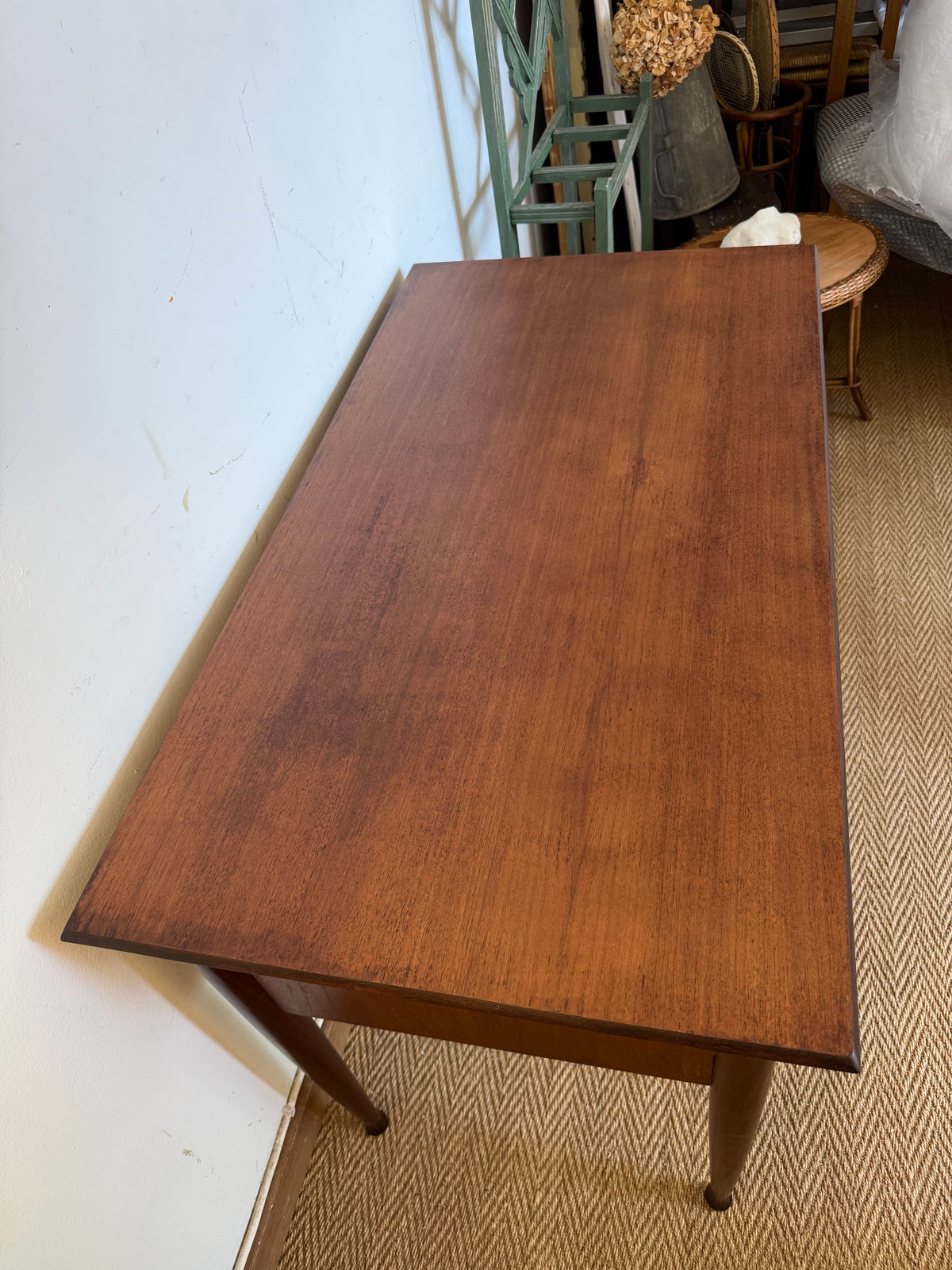 Bureau vintage style scandinave pieds fuselés