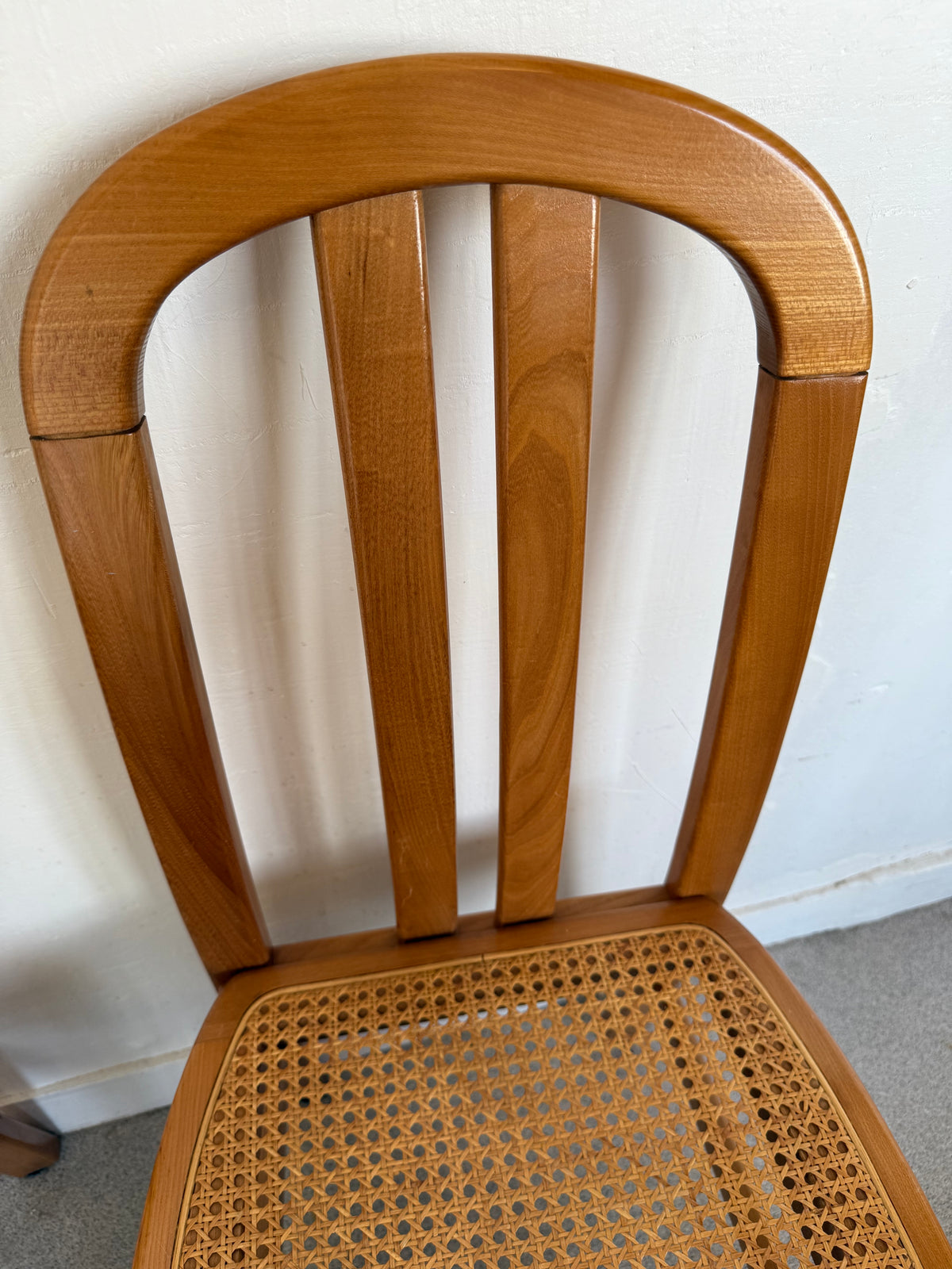 Lot de 4 chaises vintage en orme massif et cannage