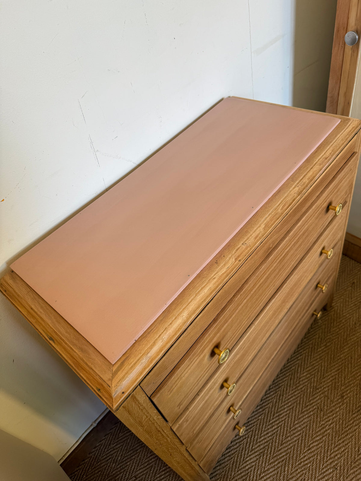 Commode vintage poignées dorées