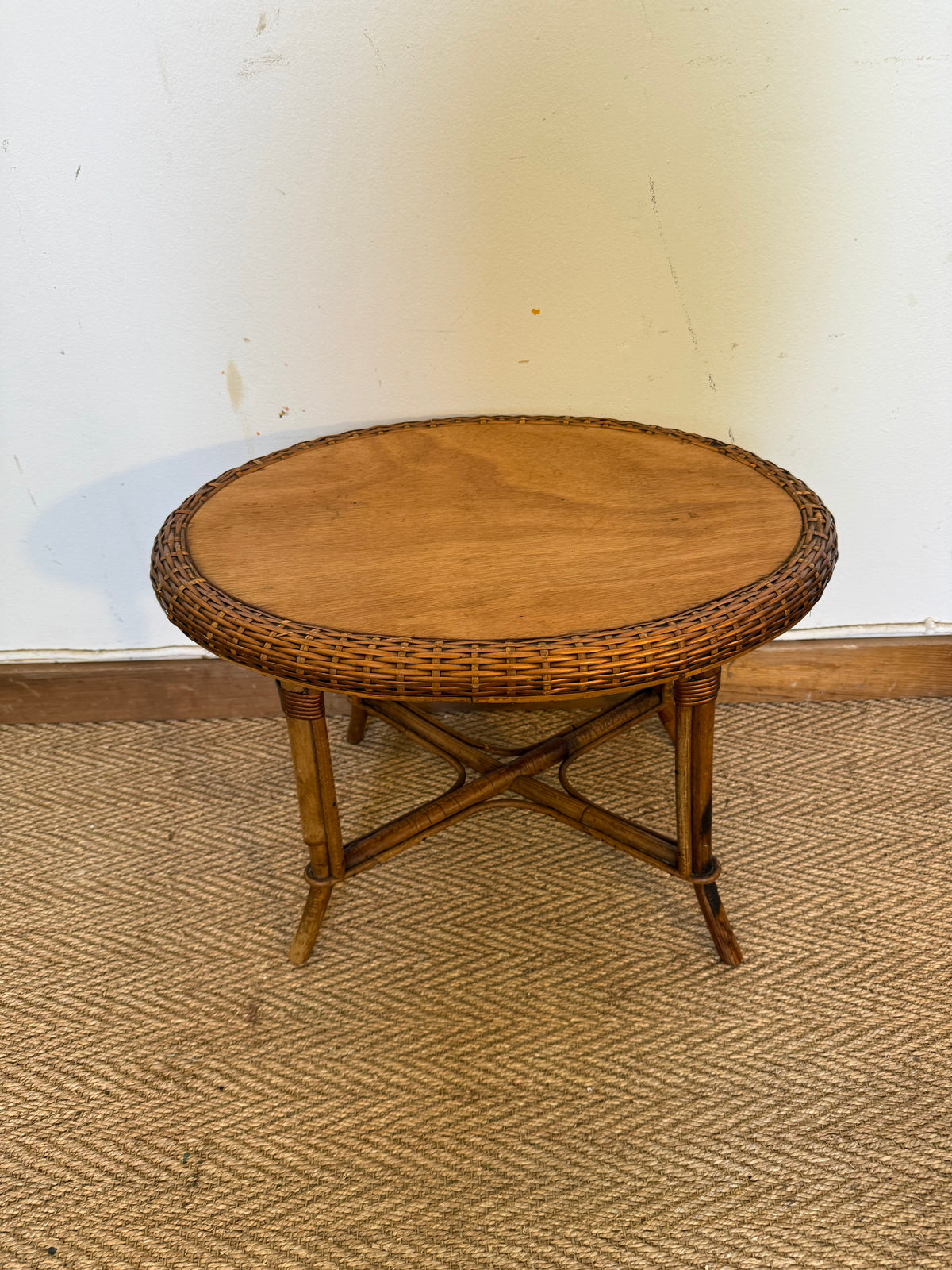 Table d’appoint en rotin vintage