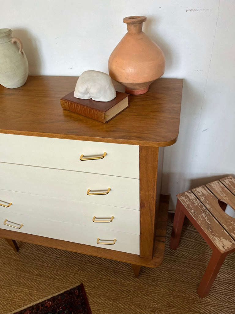 Commode vintage pieds fuseaux