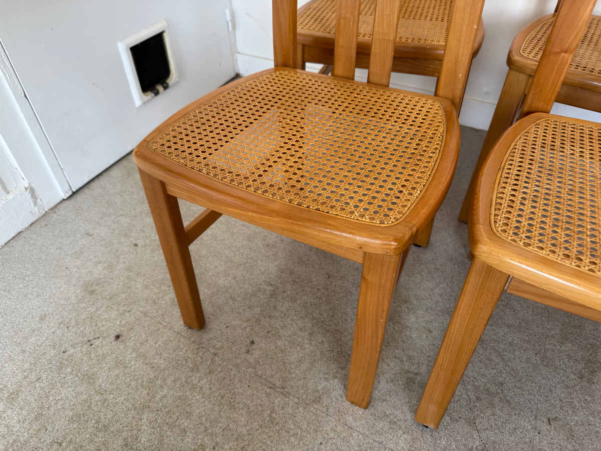 Lot de 4 chaises vintage en orme massif et cannage