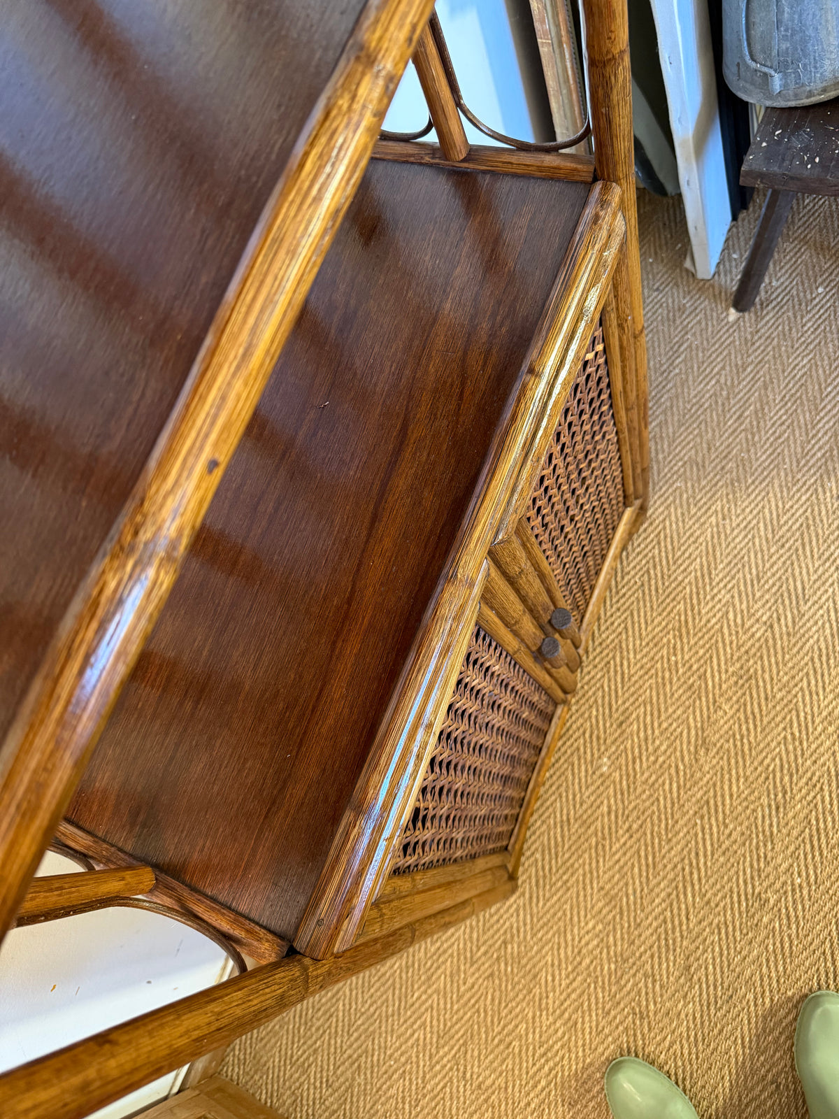Bibliothèque étagère vintage en rotin et cannage