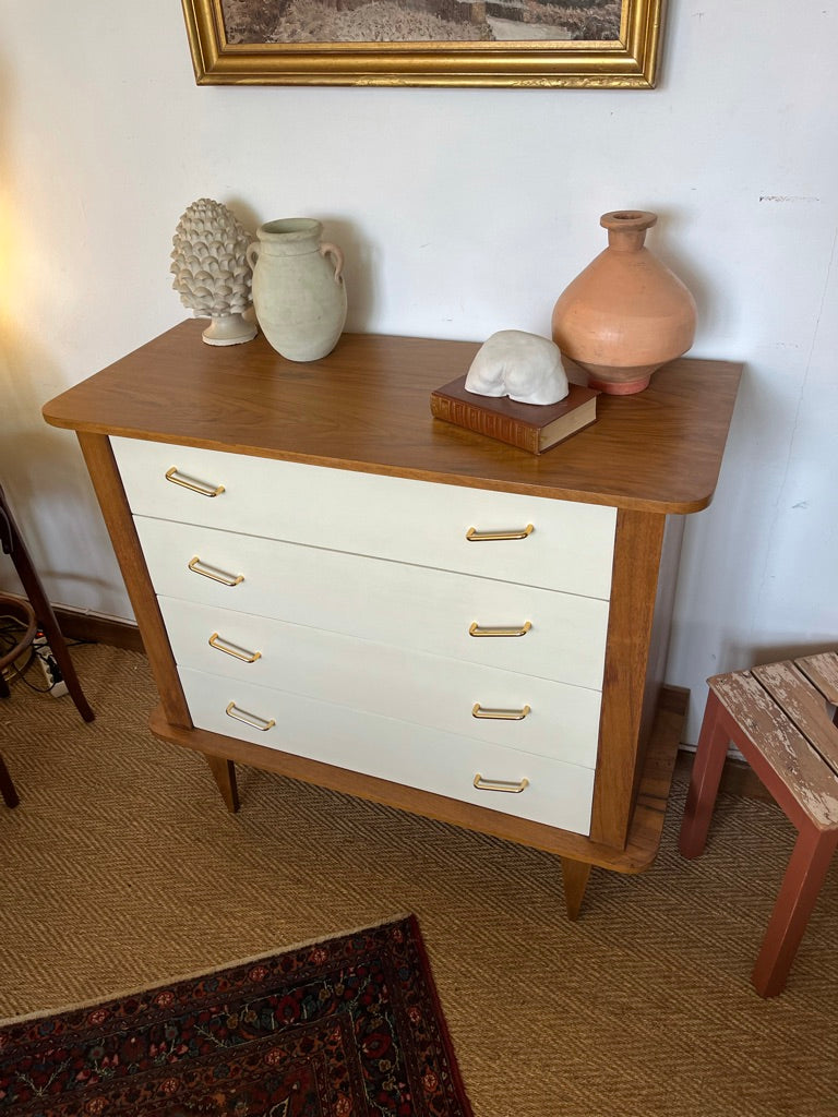 Commode vintage pieds fuseaux