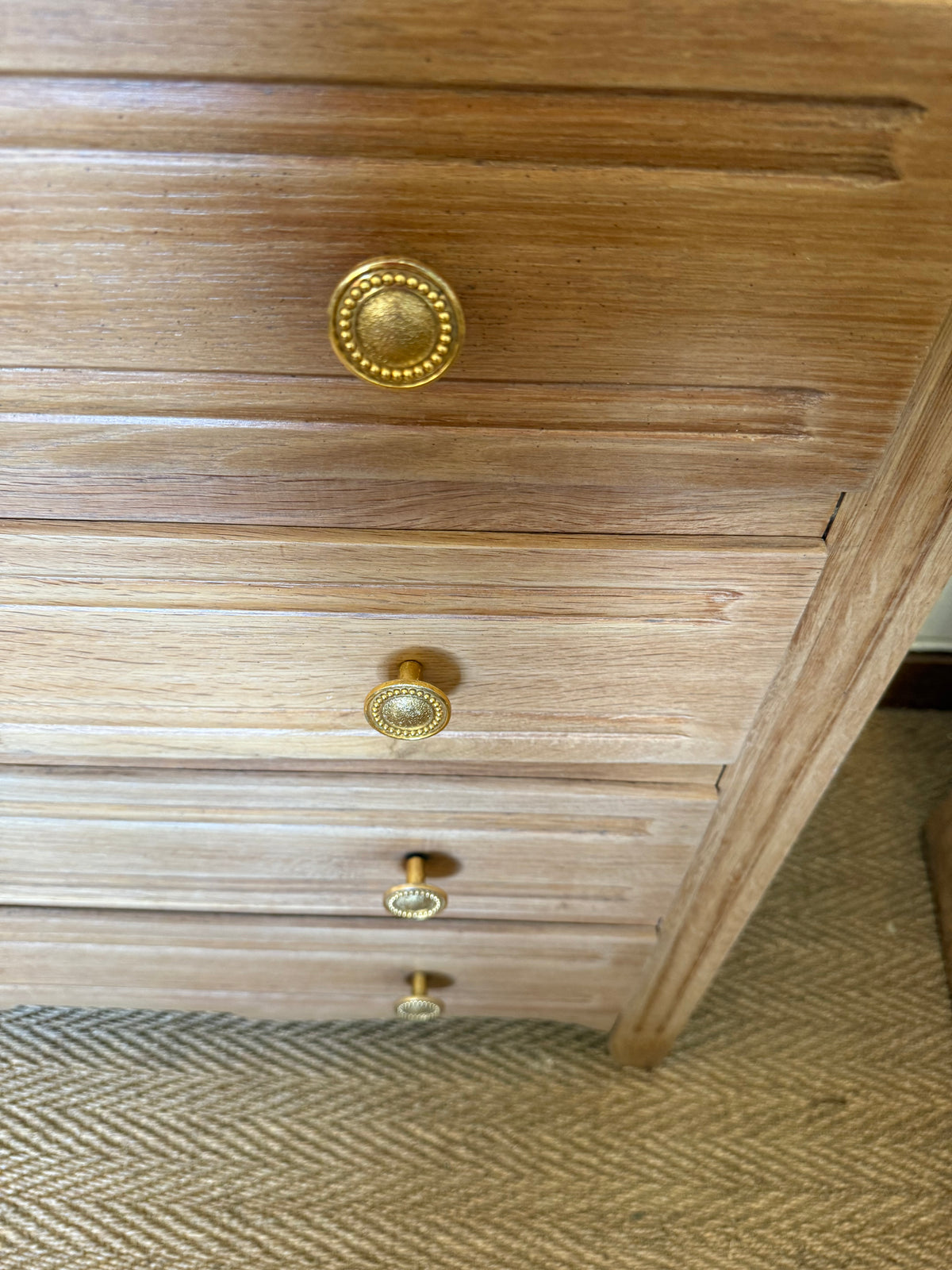 Commode vintage poignées dorées