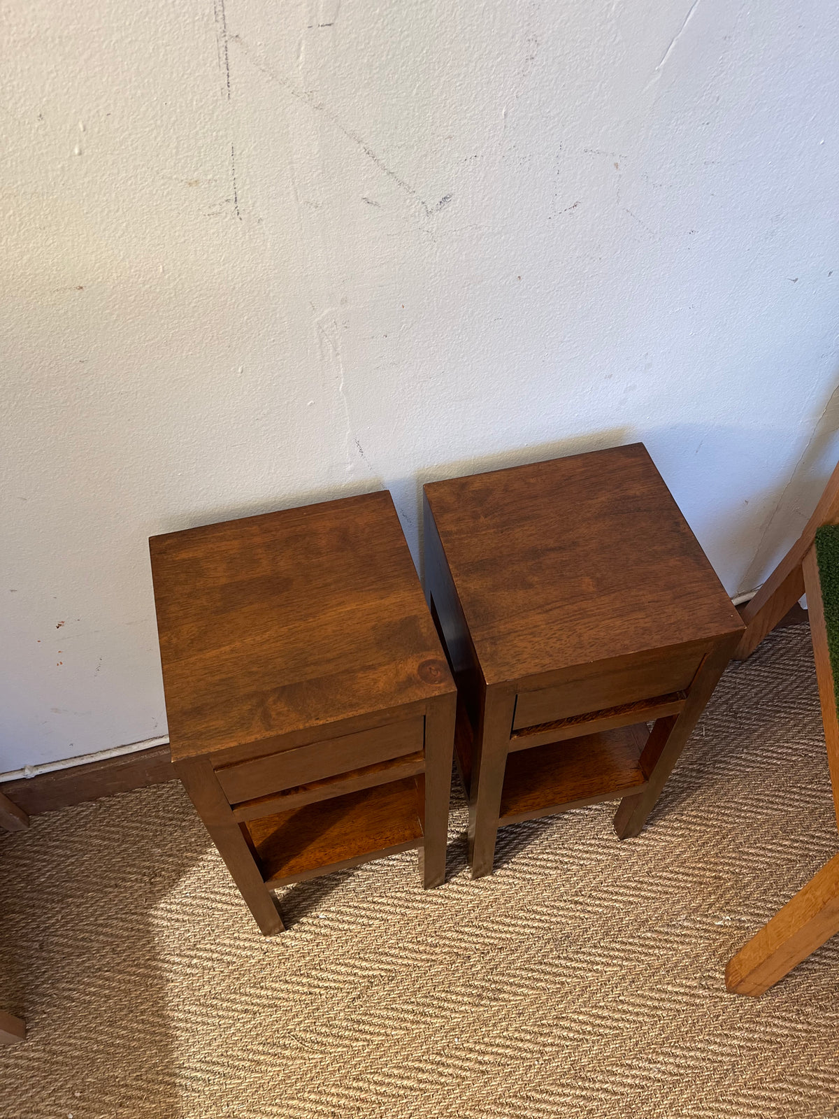 Paire de chevets en bois massif