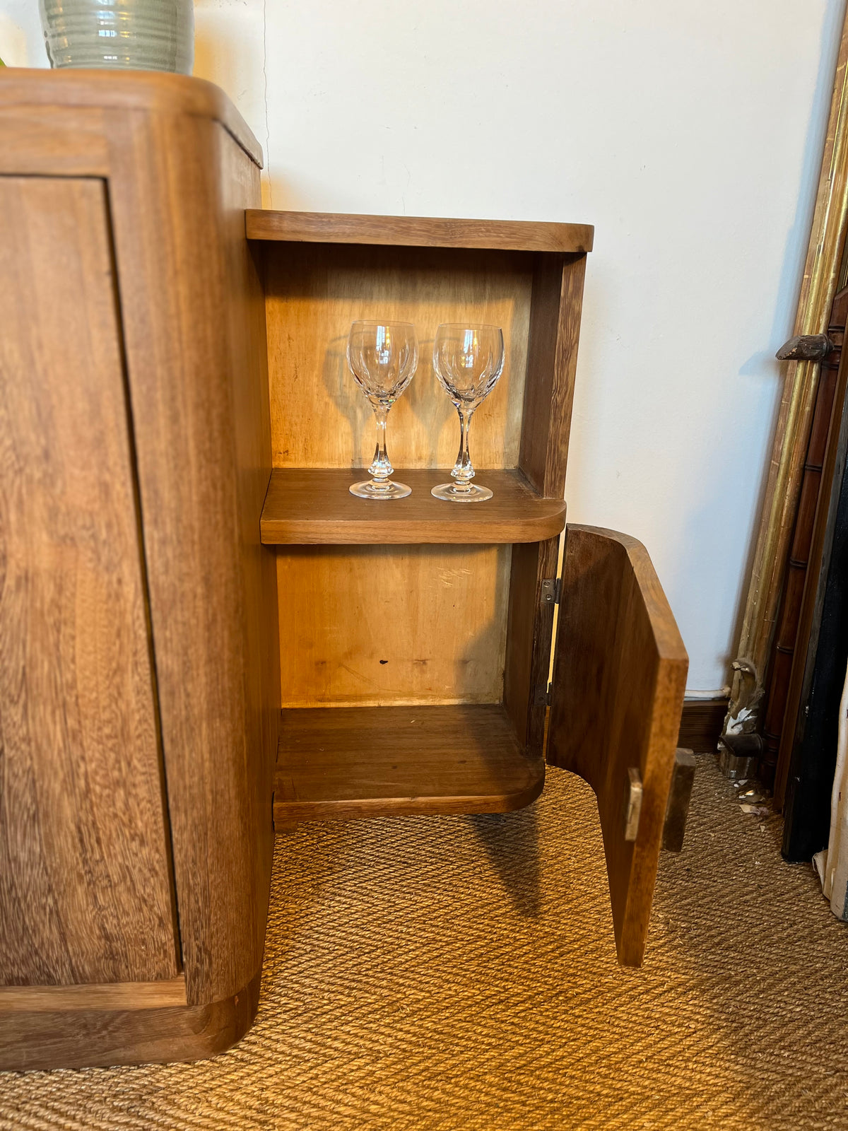 Meuble bar buffet art déco bois massif lignes arrondies
