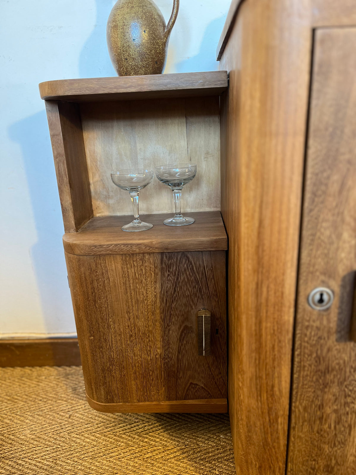 Meuble bar buffet art déco bois massif lignes arrondies