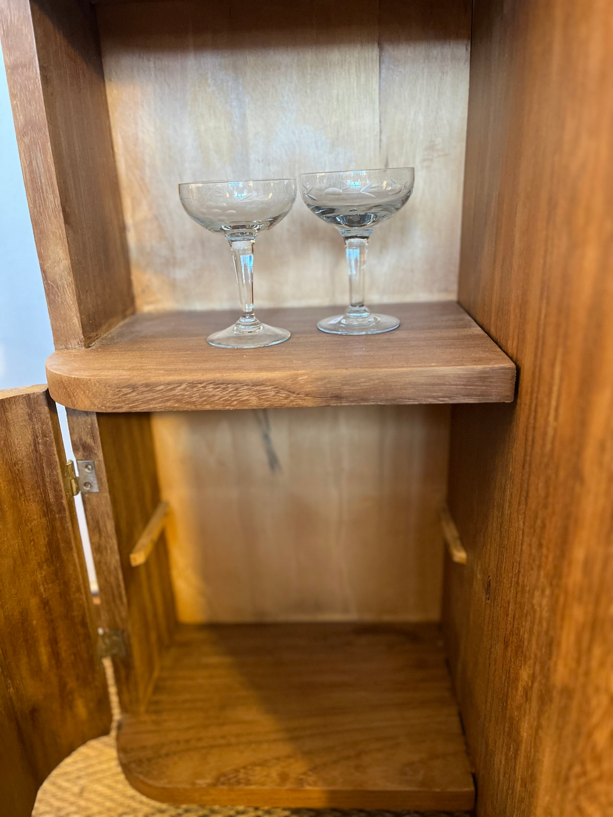 Meuble bar buffet art déco bois massif lignes arrondies