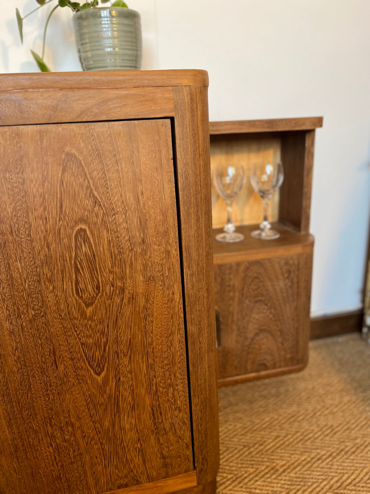 Meuble bar buffet art déco bois massif lignes arrondies