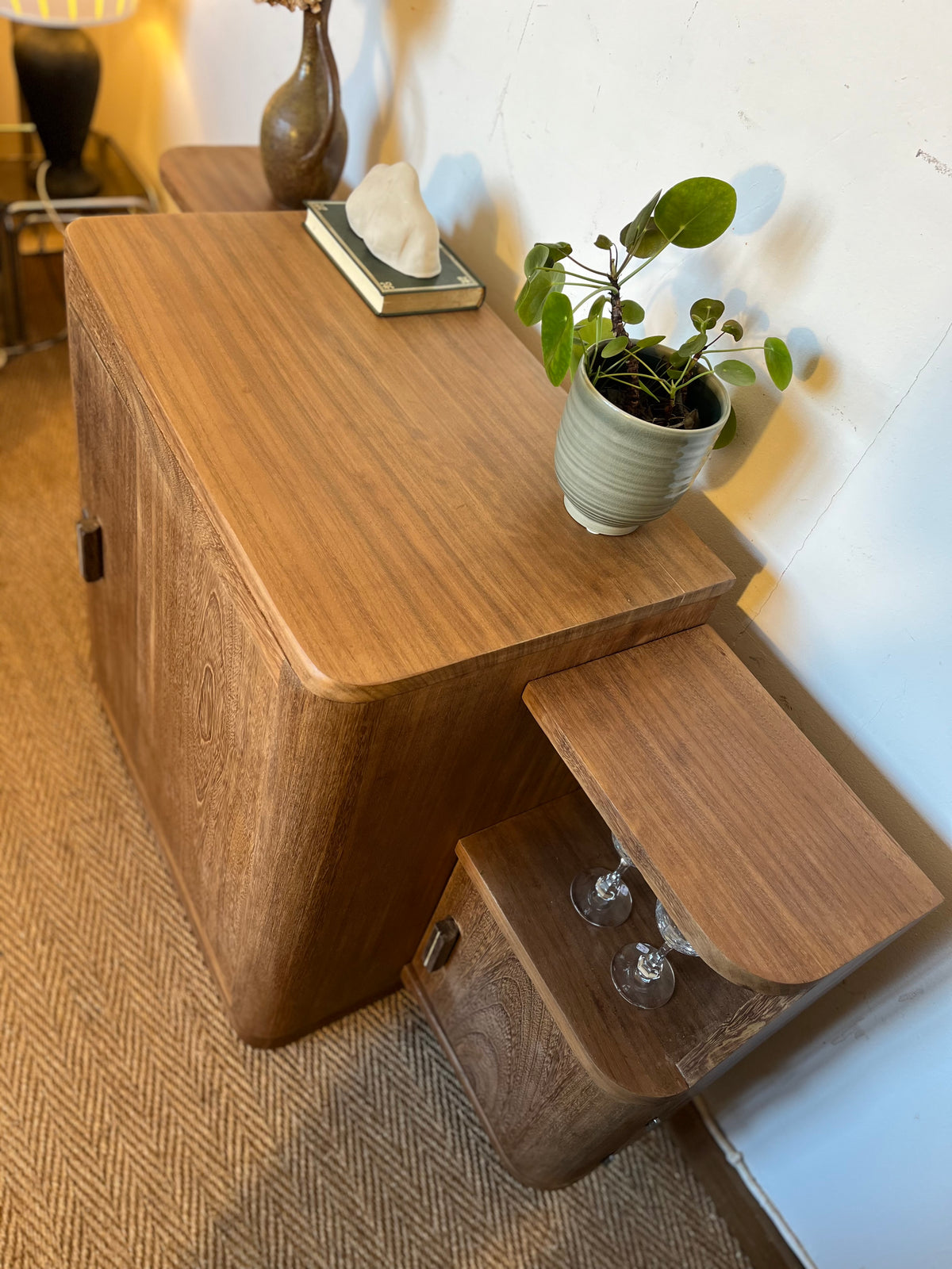 Meuble bar buffet art déco bois massif lignes arrondies