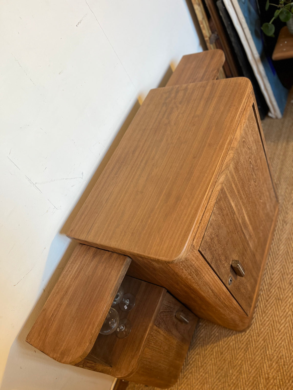 Meuble bar buffet art déco bois massif lignes arrondies