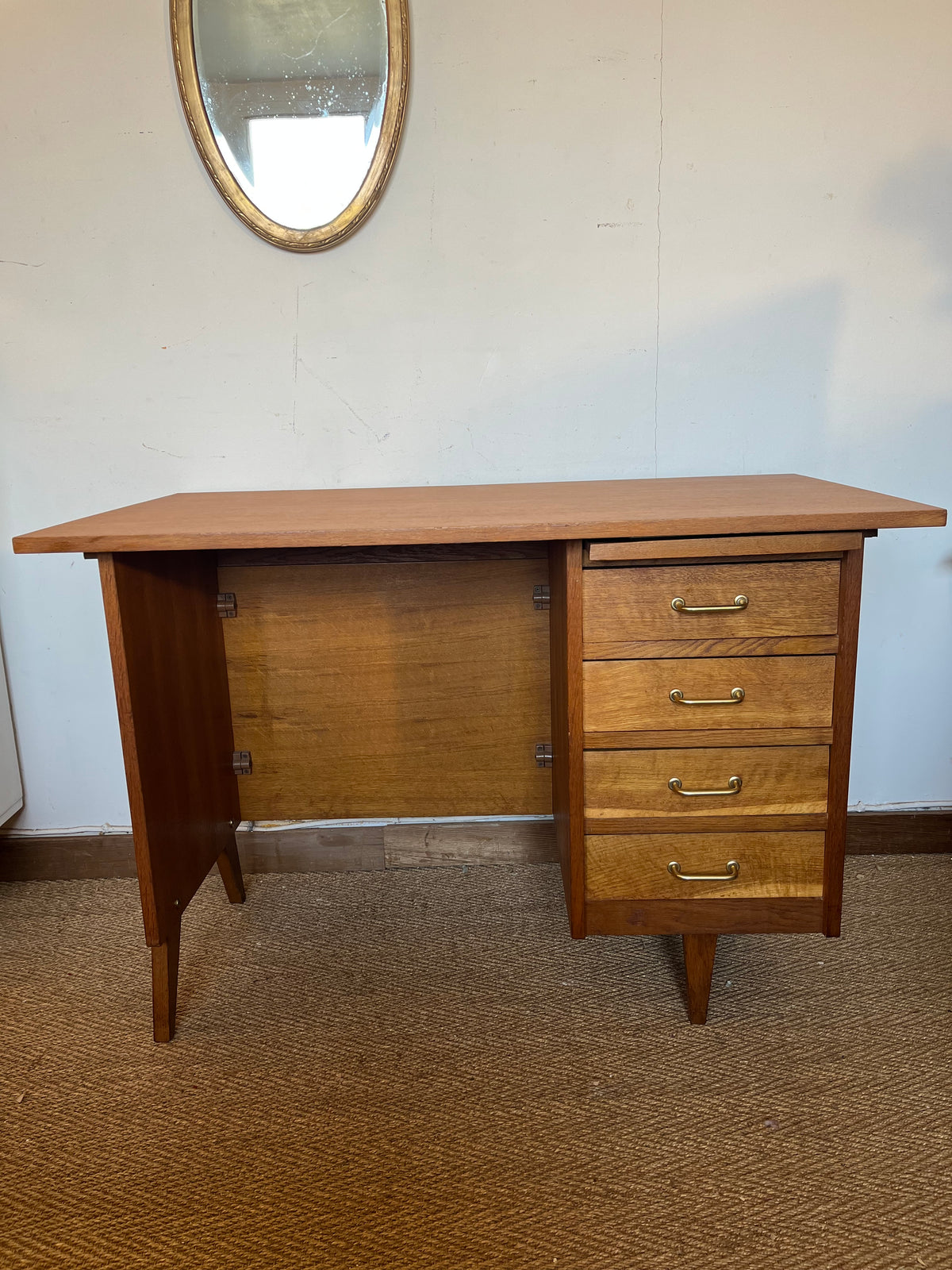 Bureau vintage placage chêne et poignées laiton doré