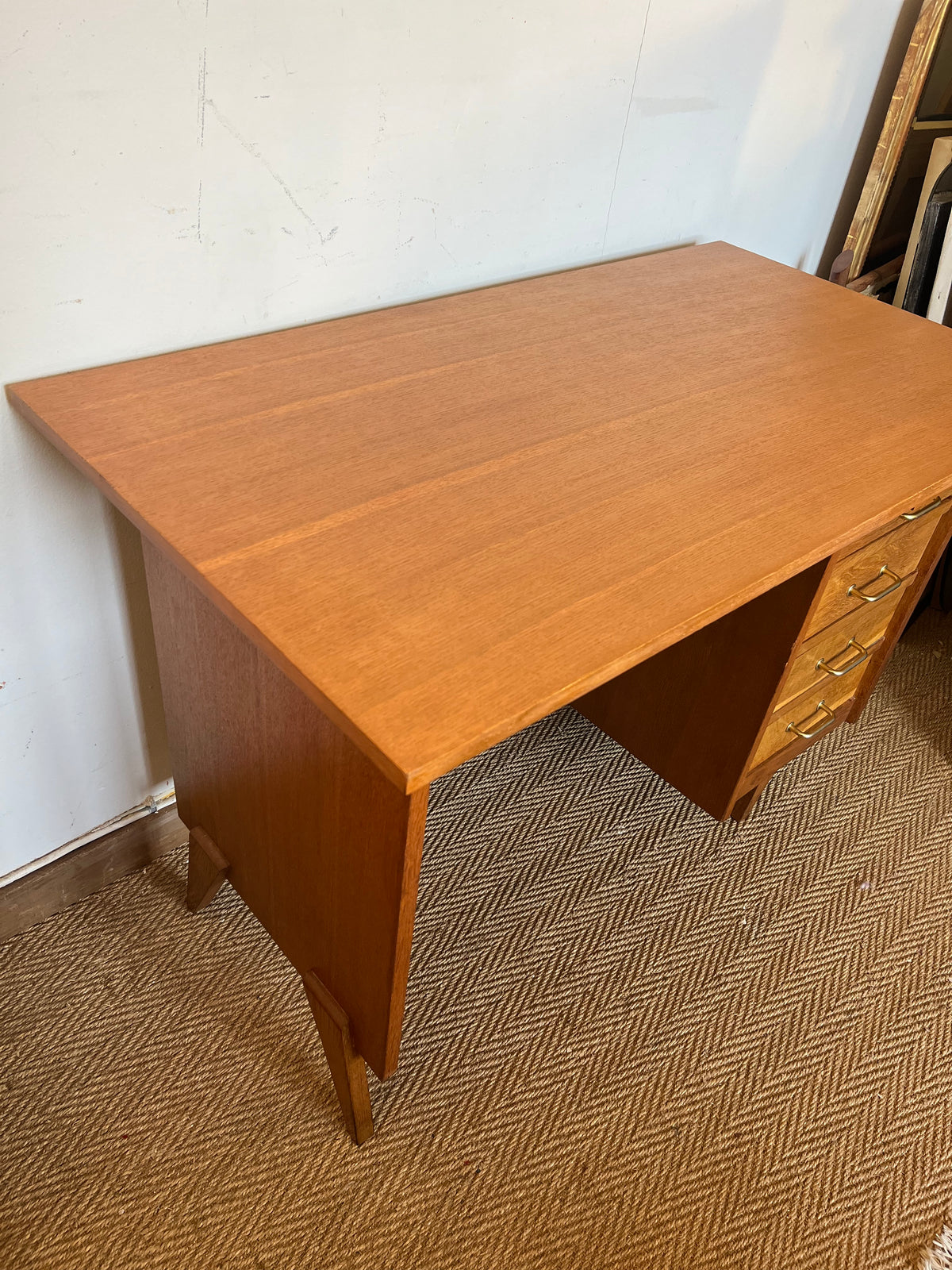 Bureau vintage placage chêne et poignées laiton doré