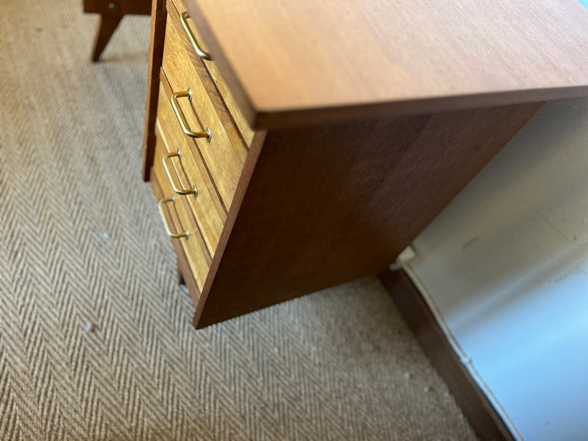 Bureau vintage placage chêne et poignées laiton doré