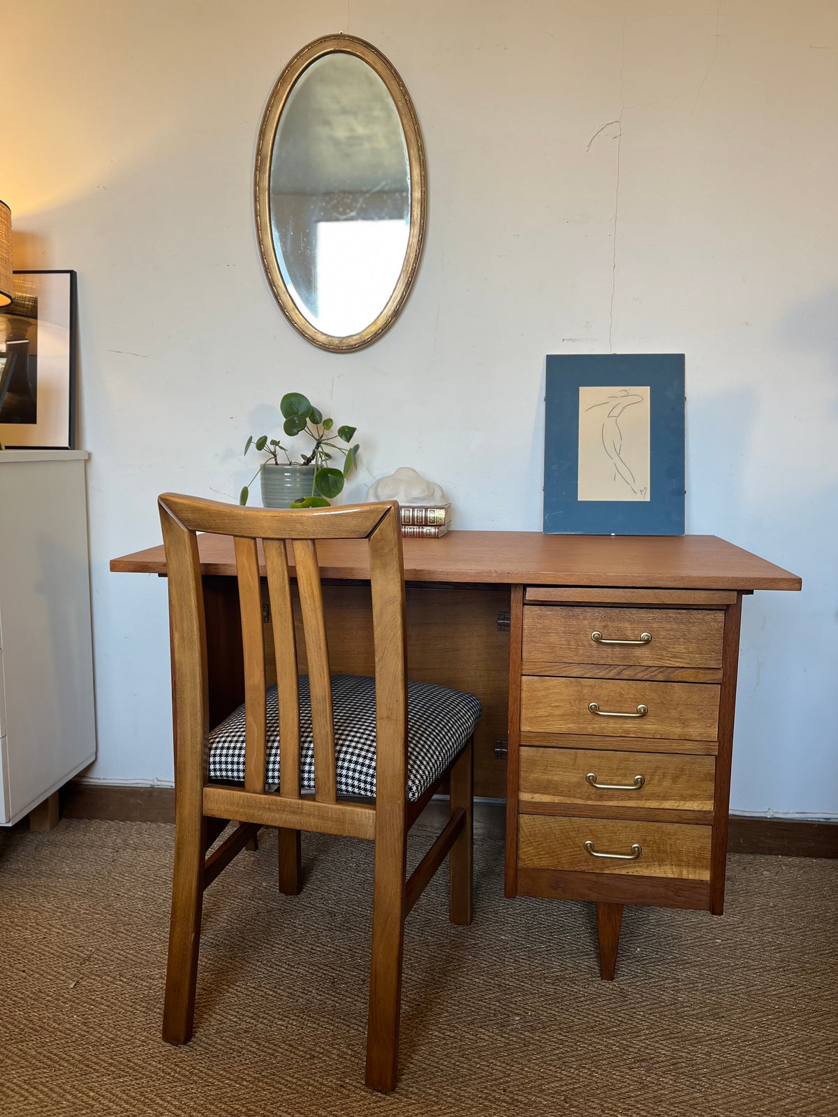 Bureau vintage placage chêne et poignées laiton doré