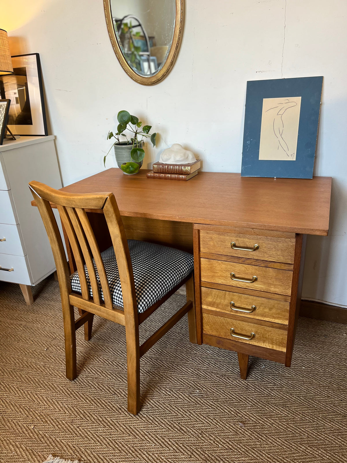 Bureau vintage placage chêne et poignées laiton doré