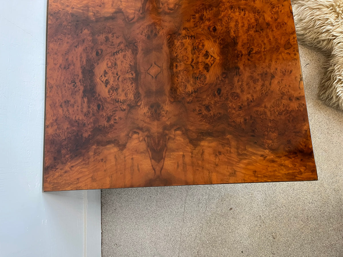 Table basse vintage en loupe de noyer