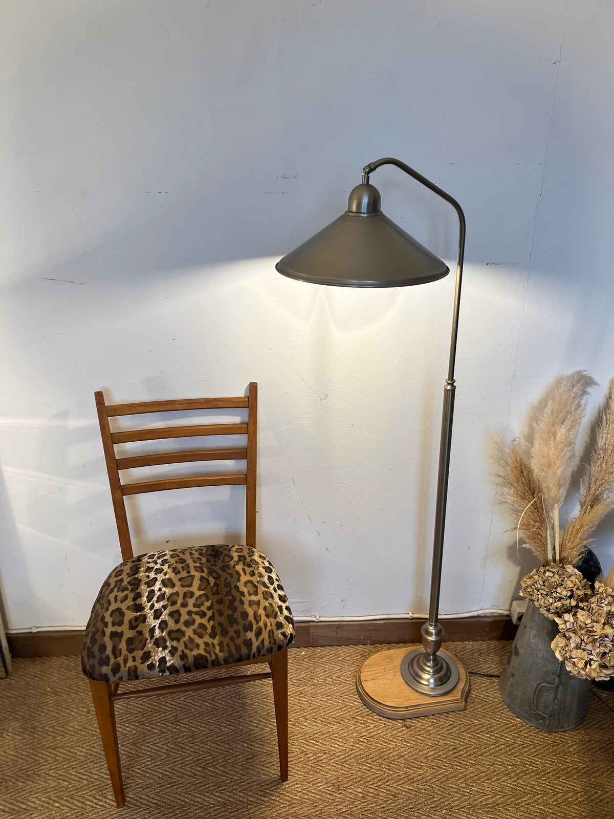 Lampadaire vintage laiton et pied bois