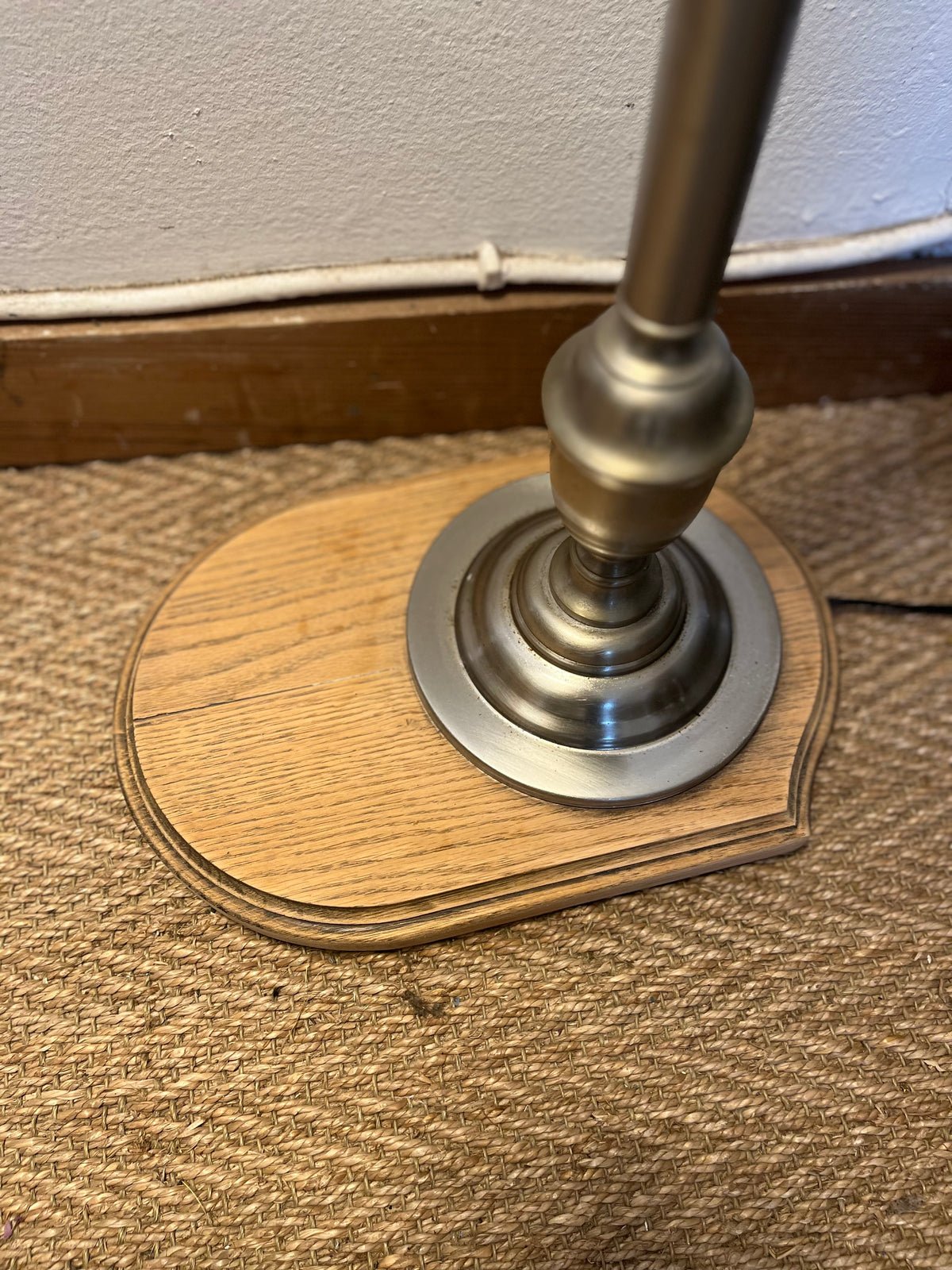 Lampadaire vintage laiton et pied bois