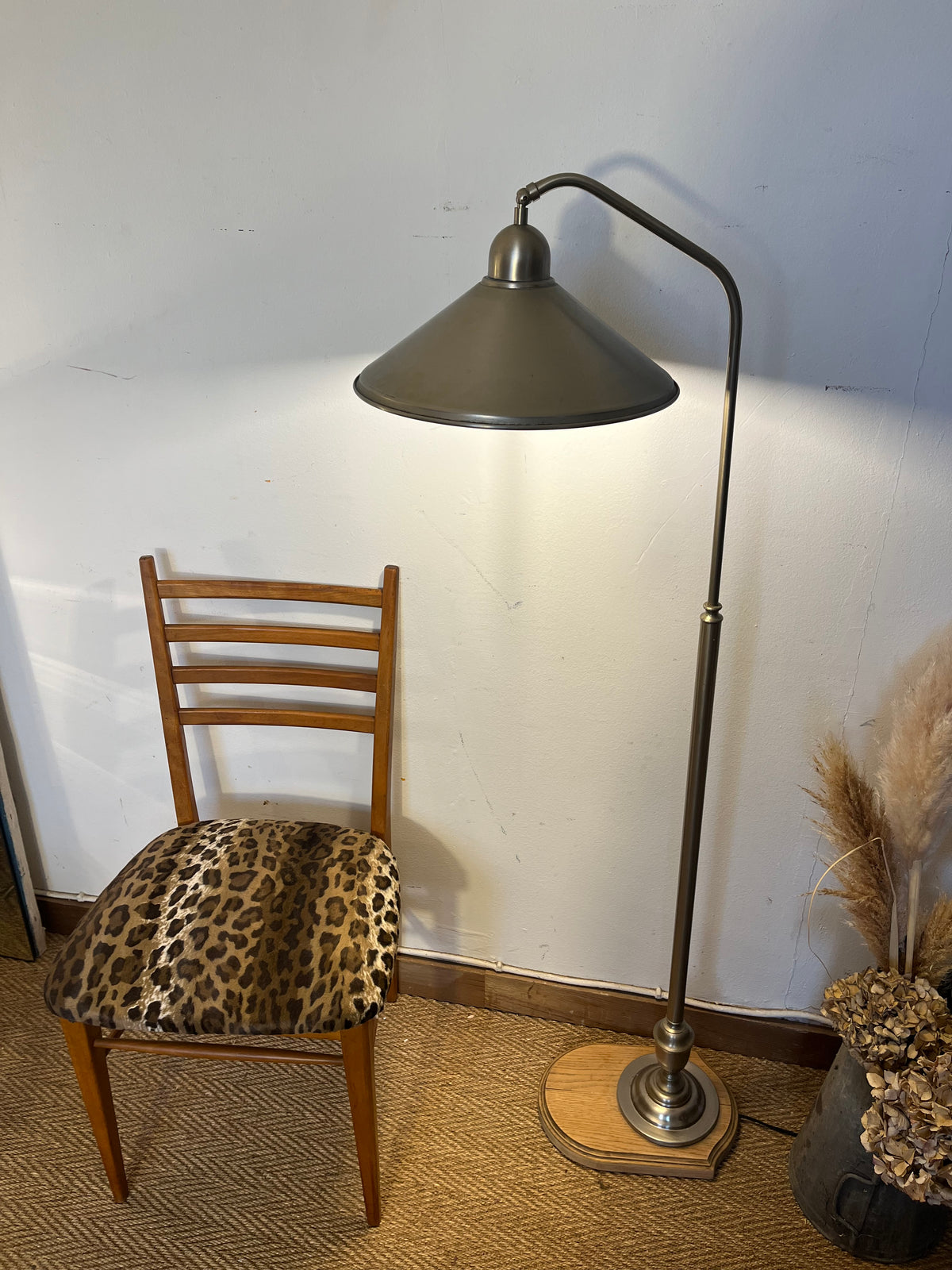Lampadaire vintage laiton et pied bois