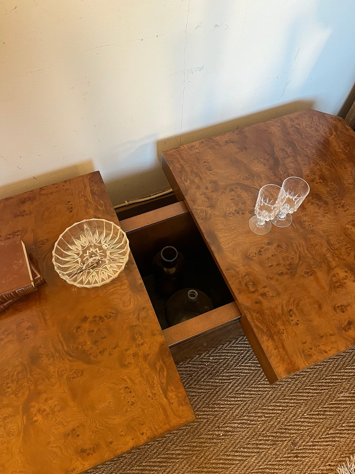 Table basse vintage loupe d'orme bar caché