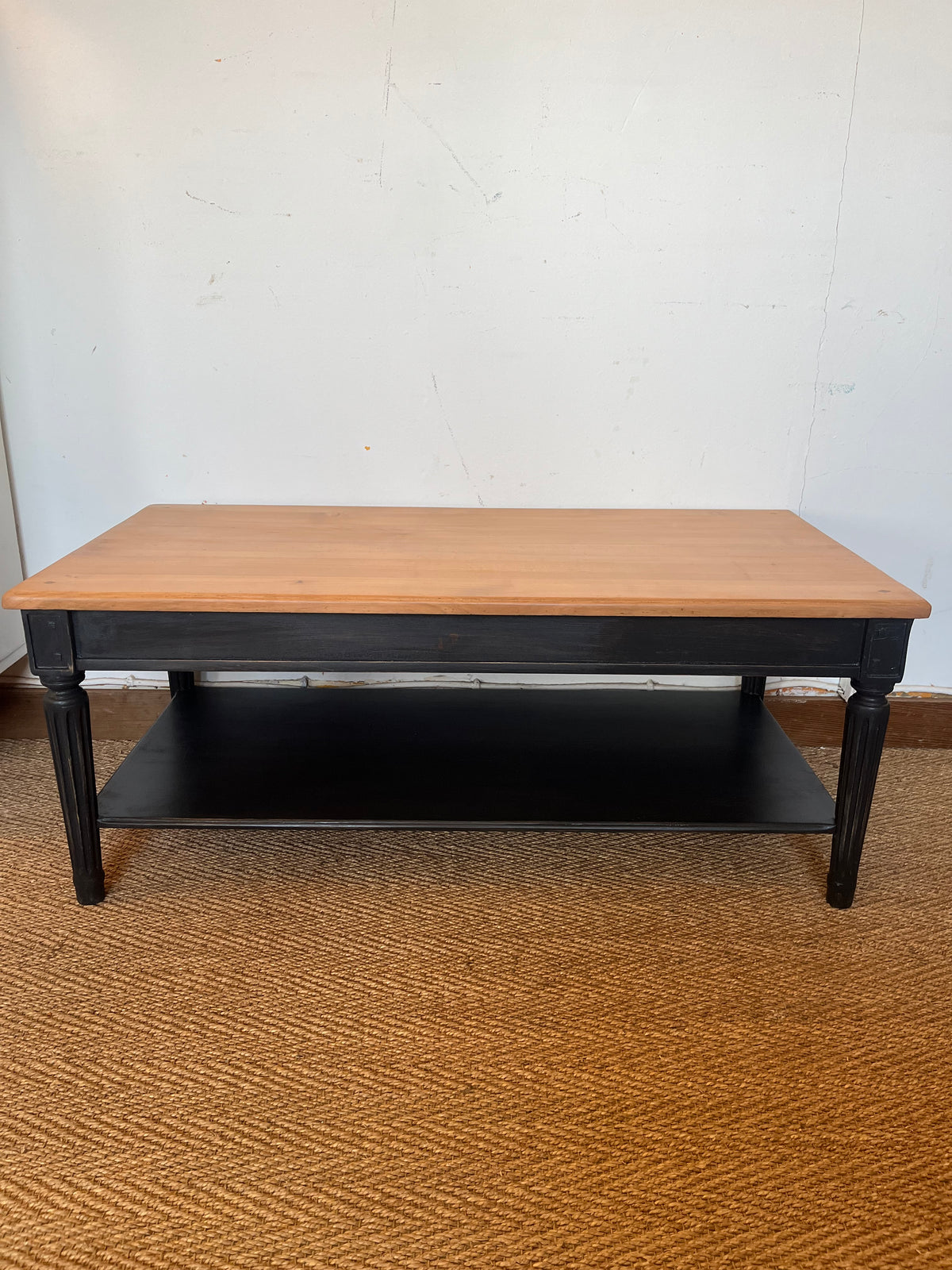 Table basse bois massif piétement noir patiné