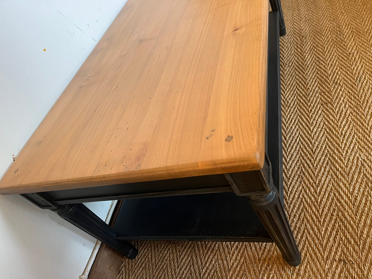 Table basse bois massif piétement noir patiné