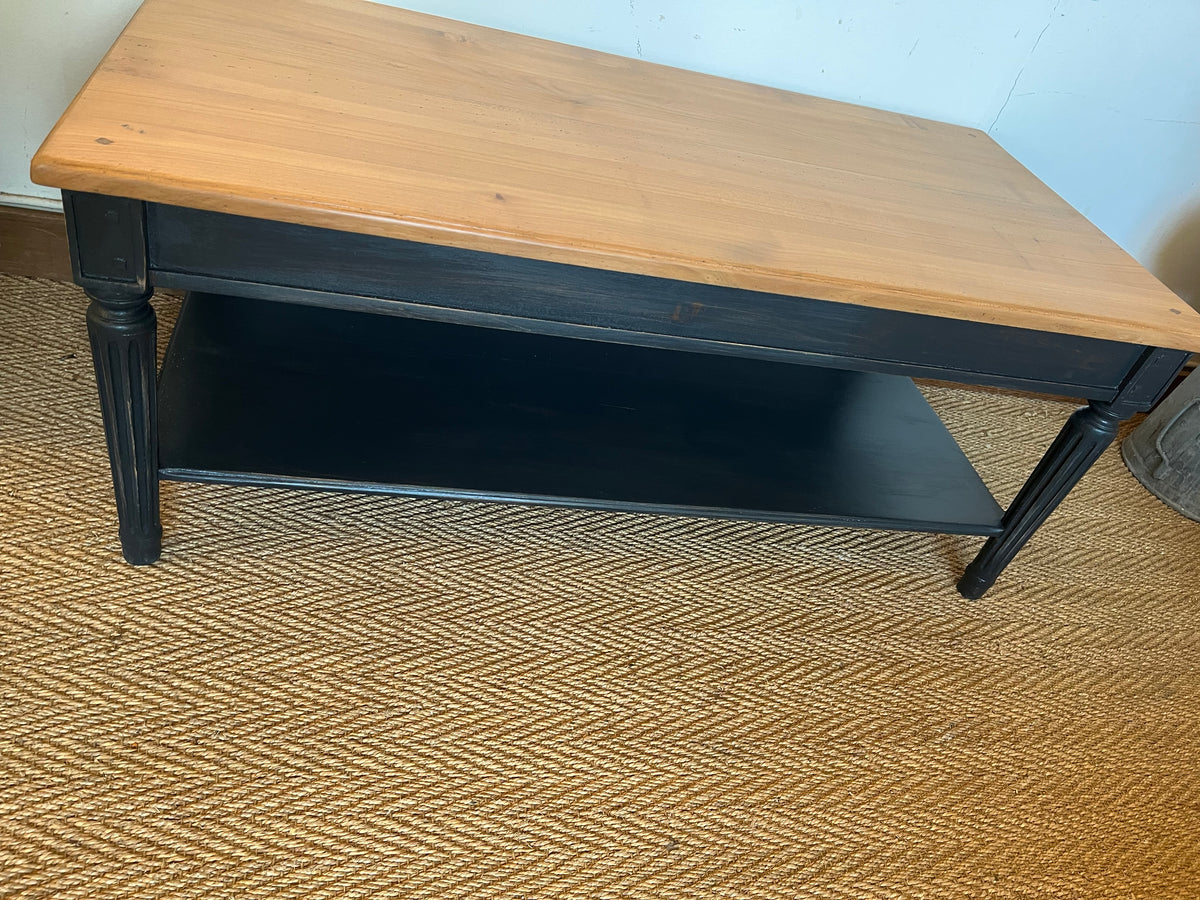 Table basse bois massif piétement noir patiné