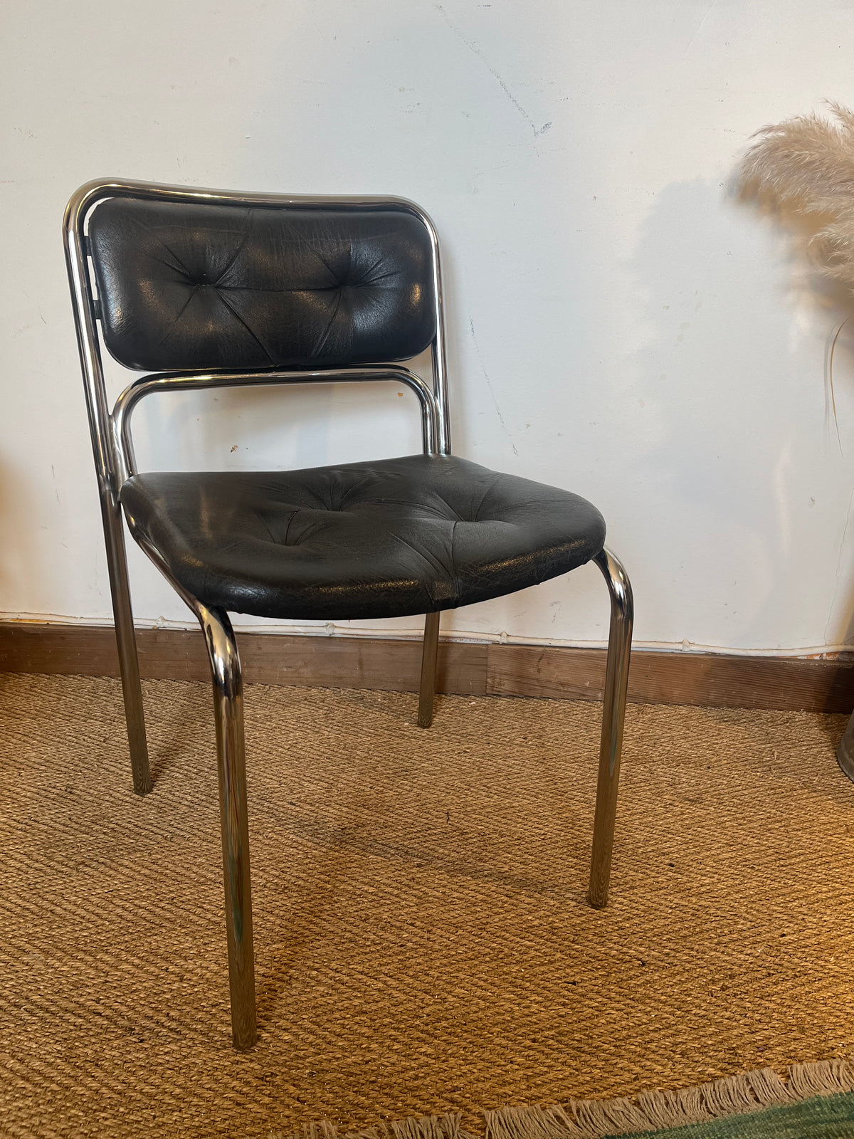 Chaise chrome et skaï noir vintage