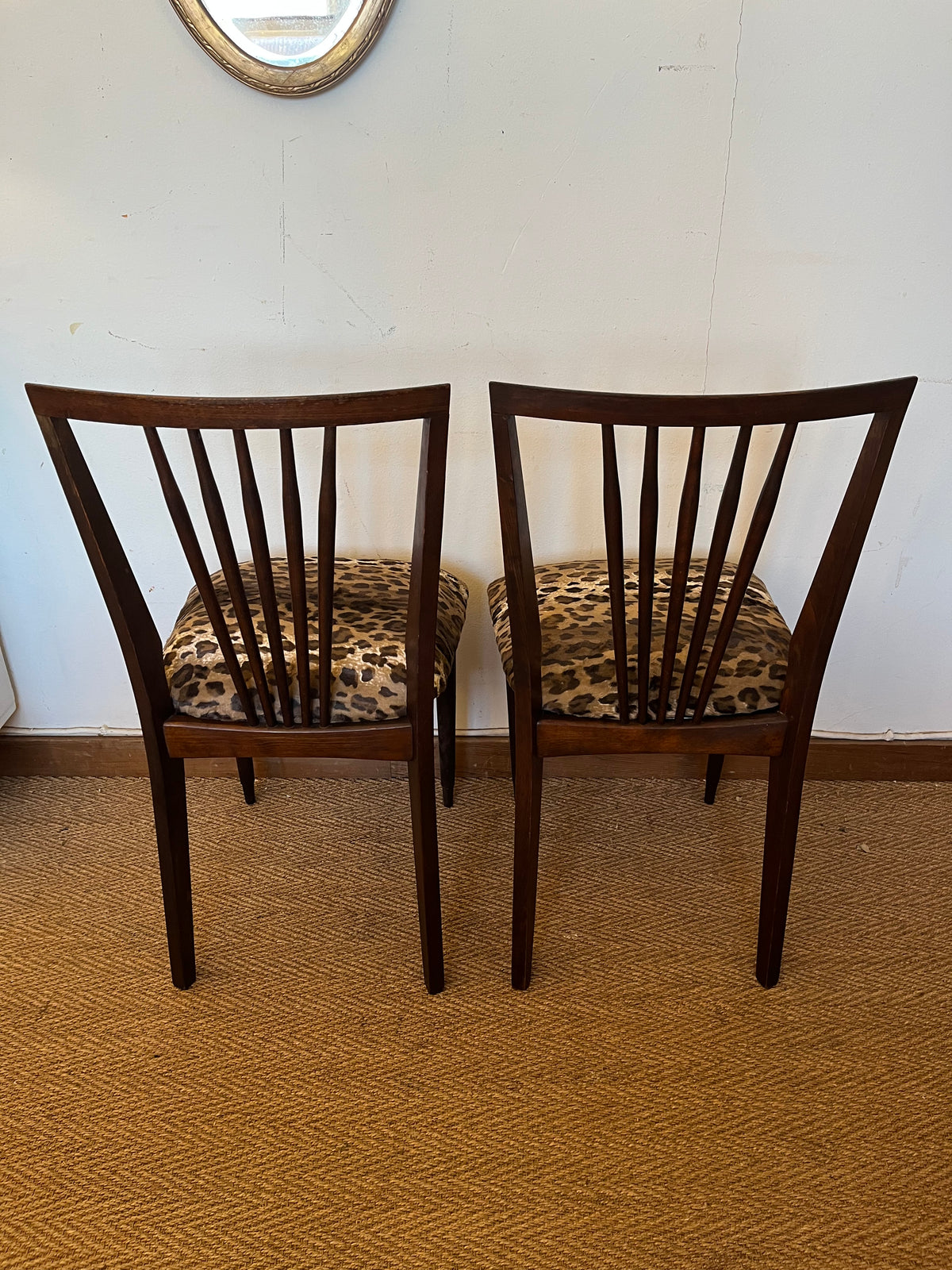 Paire de chaises vintage bois et léopard