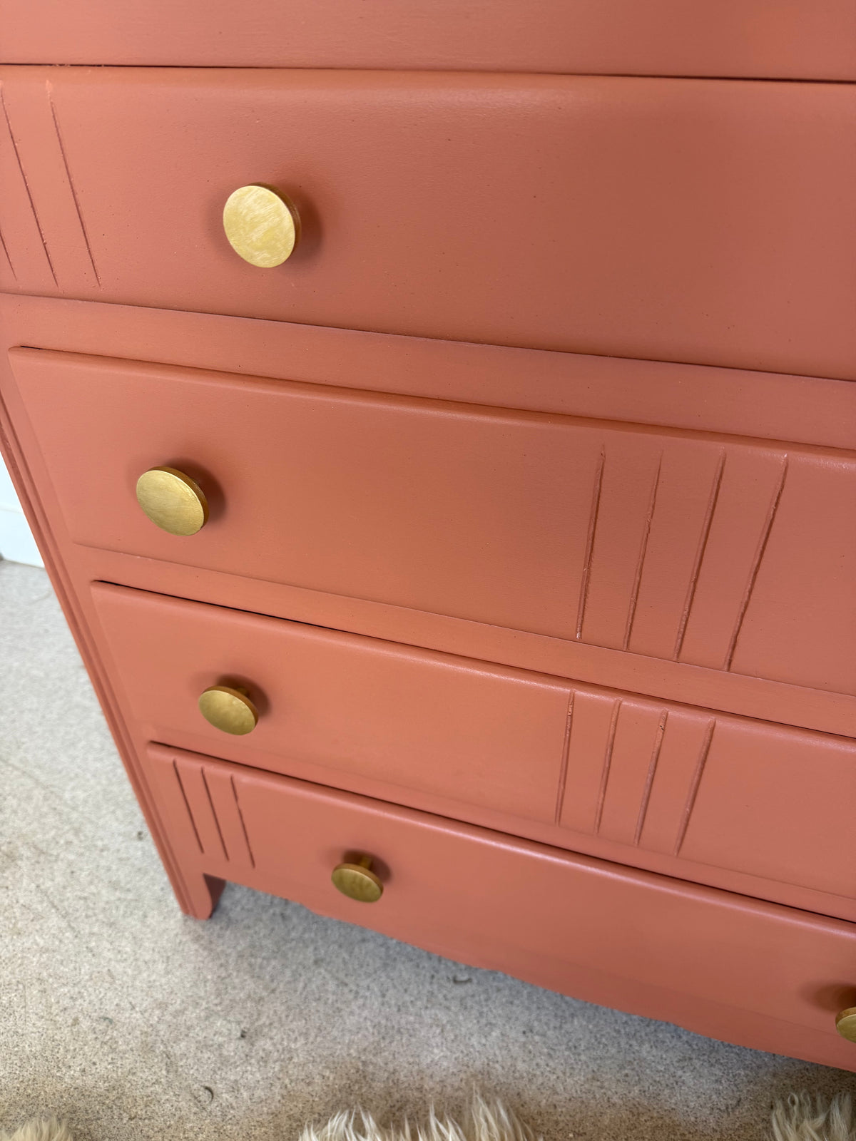 Commode vintage en bois terra cotta