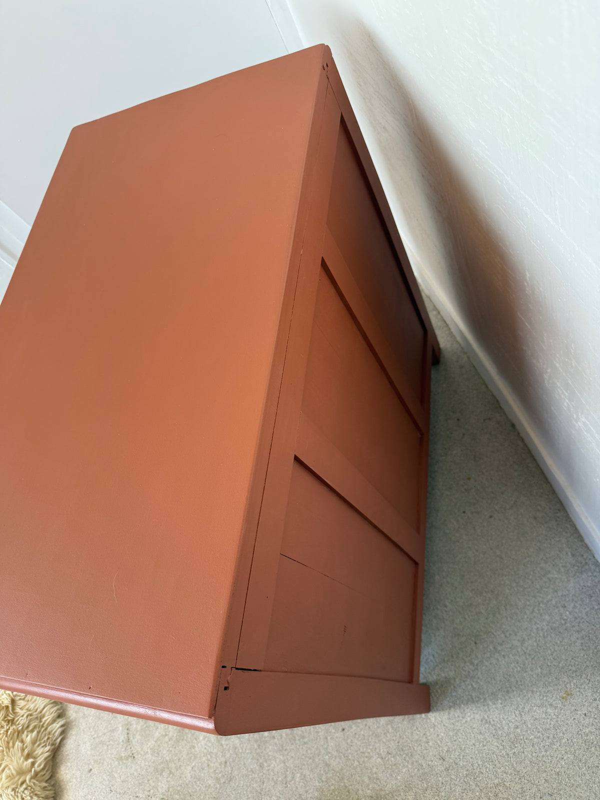 Commode vintage en bois terra cotta