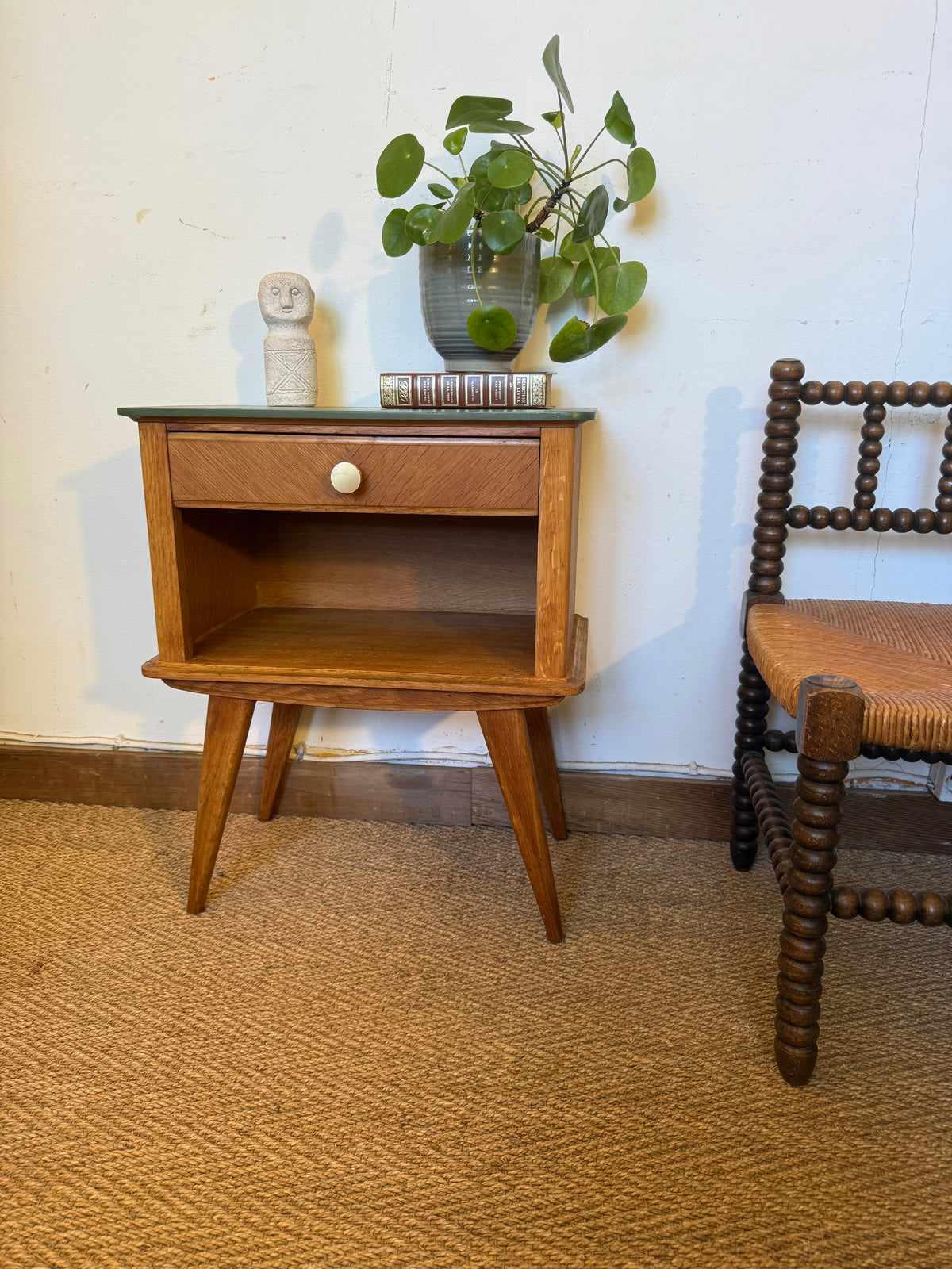 Table de chevet vintage pieds compas