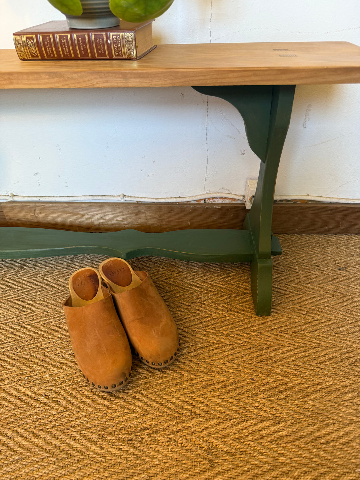 Banc de ferme vintage en bois patiné vert