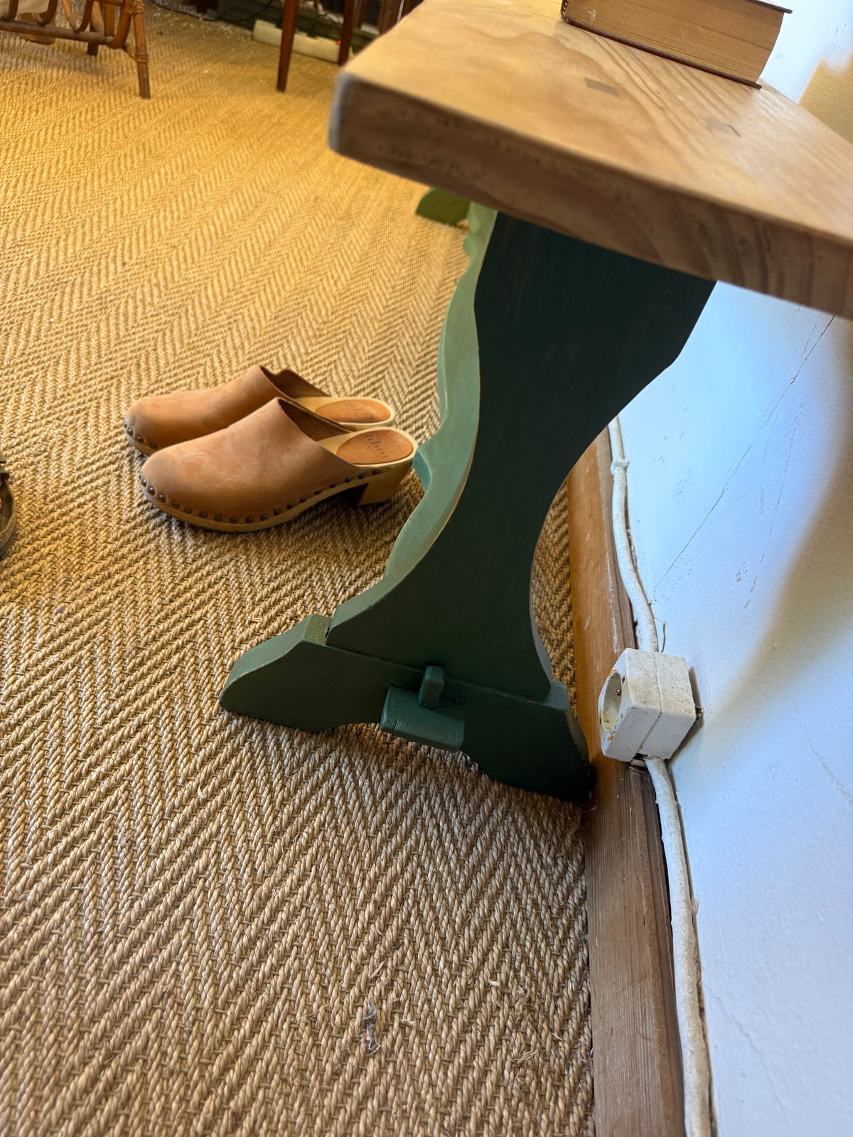 Banc de ferme vintage en bois patiné vert