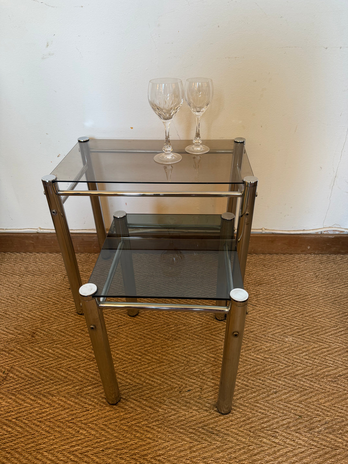 Duo de tables gigognes chrome et verre fumé