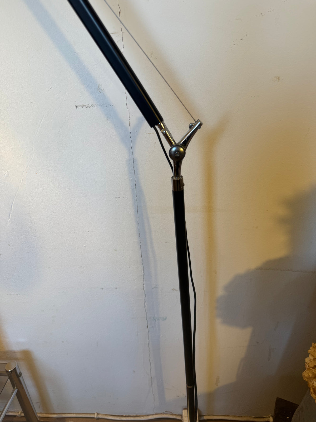 Lampadaire articulé chrome et métal noir