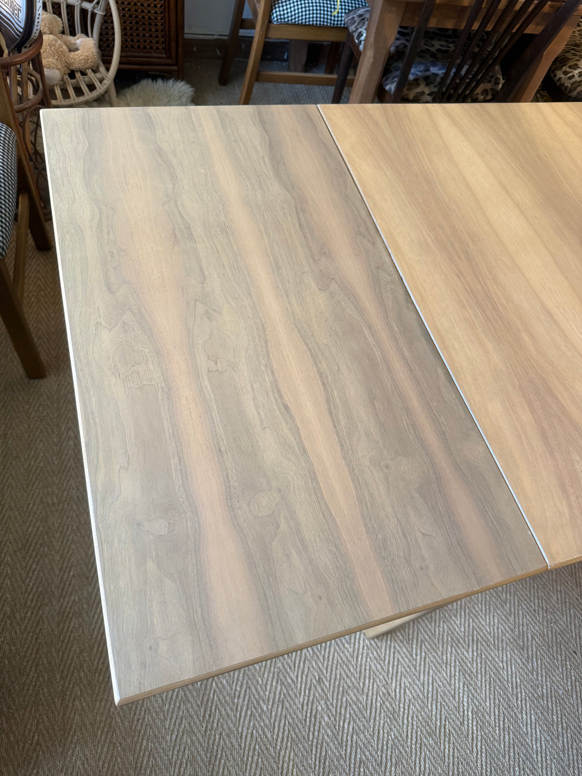 Table à rallonge extensible vintage pieds compas placage hêtre (6/10 pers)