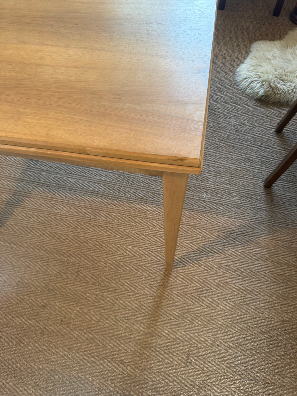 Table à rallonge extensible vintage pieds compas placage hêtre (6/10 pers)