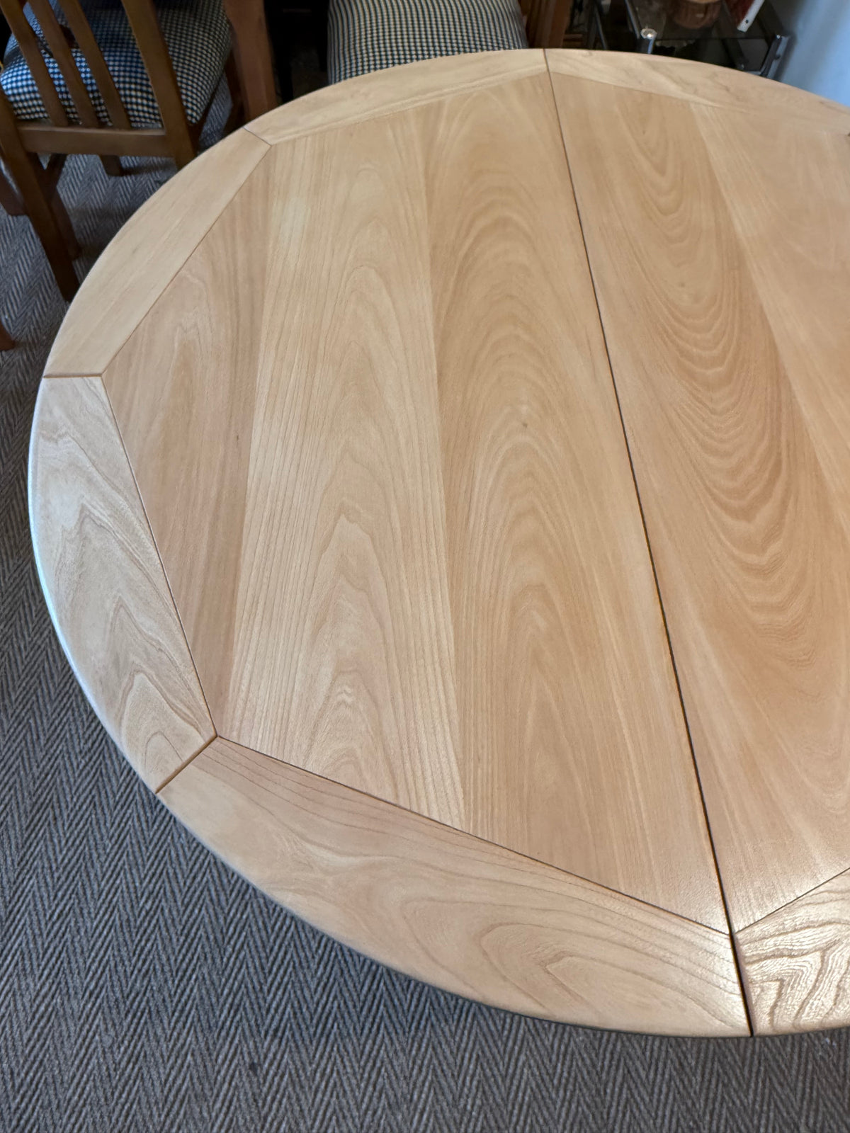 Table de salle à manger extensible en orme Maison Regain