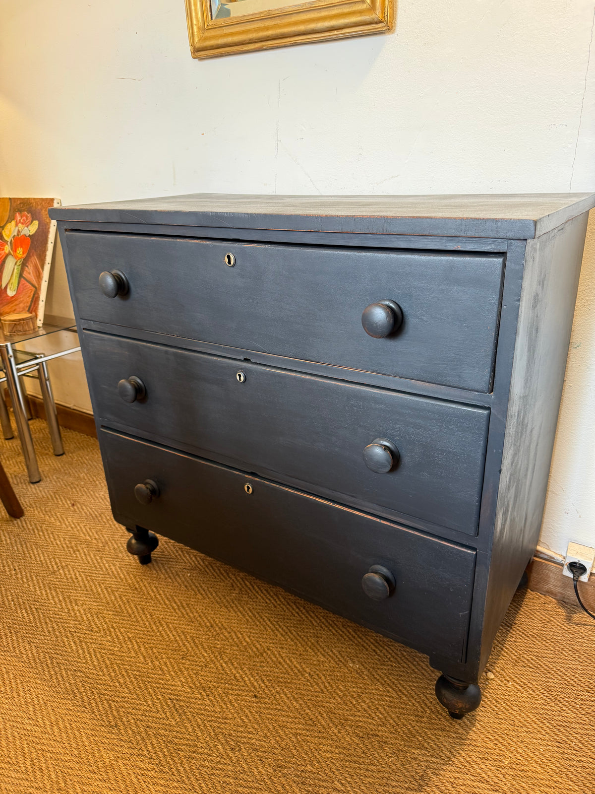 Commode anglaise en bois patiné noir