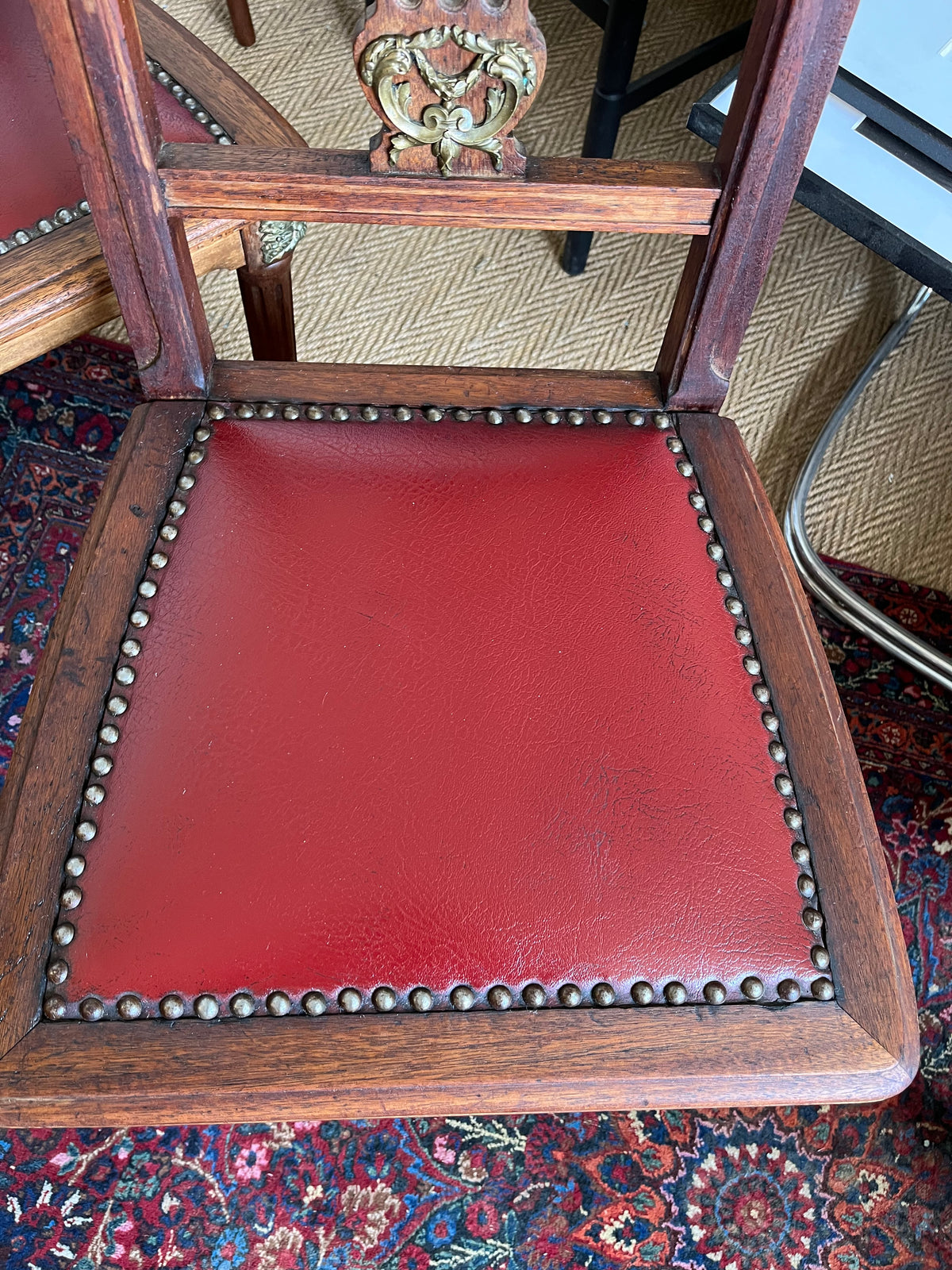 Chaises vintage bois et similicuir rouge