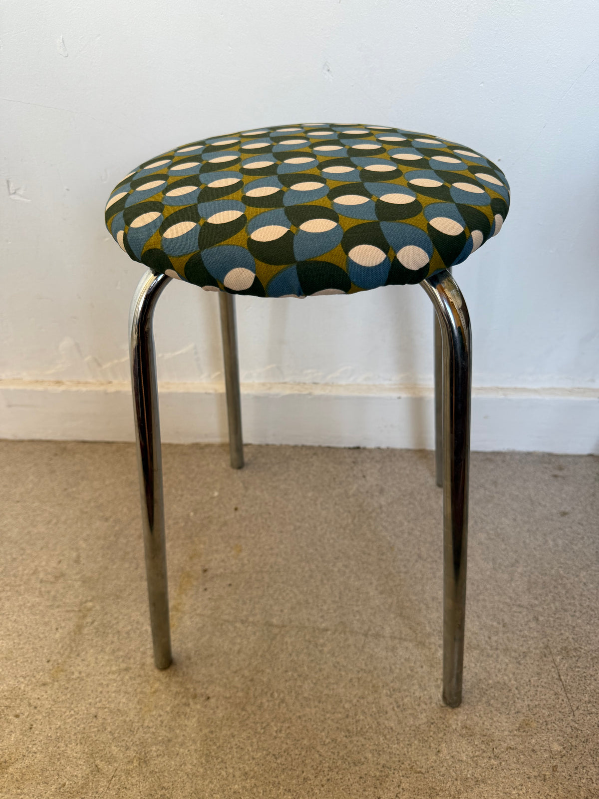 Tabouret chrome et tissu seventies