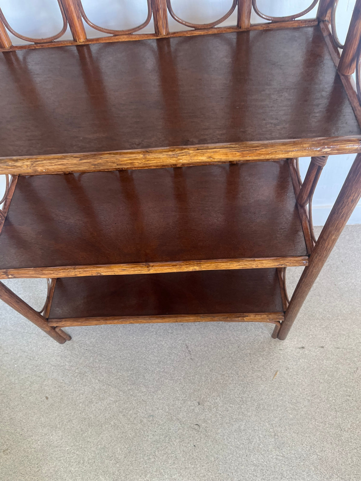 Etagère bibliothèque vintage en rotin