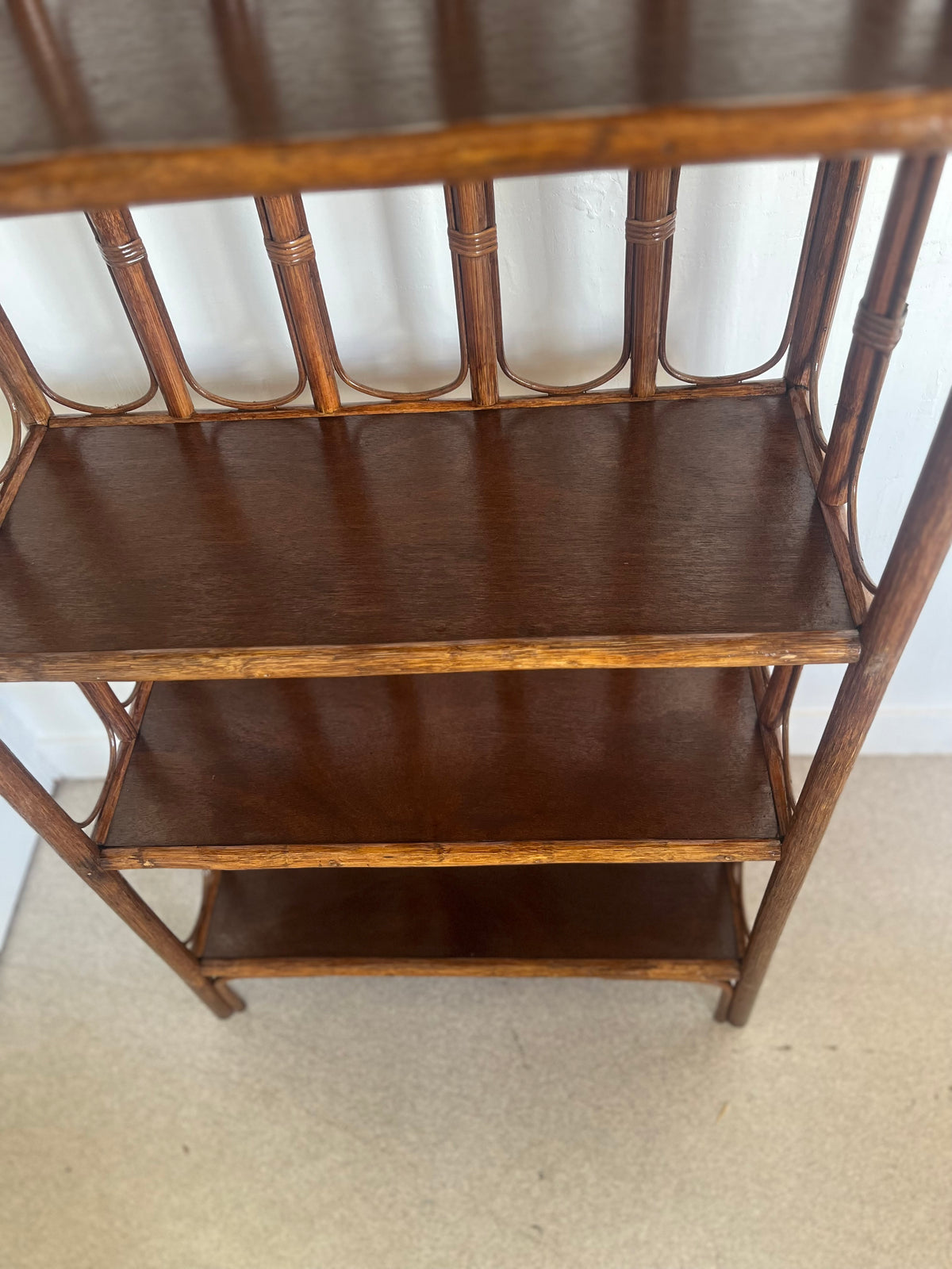 Etagère bibliothèque vintage en rotin