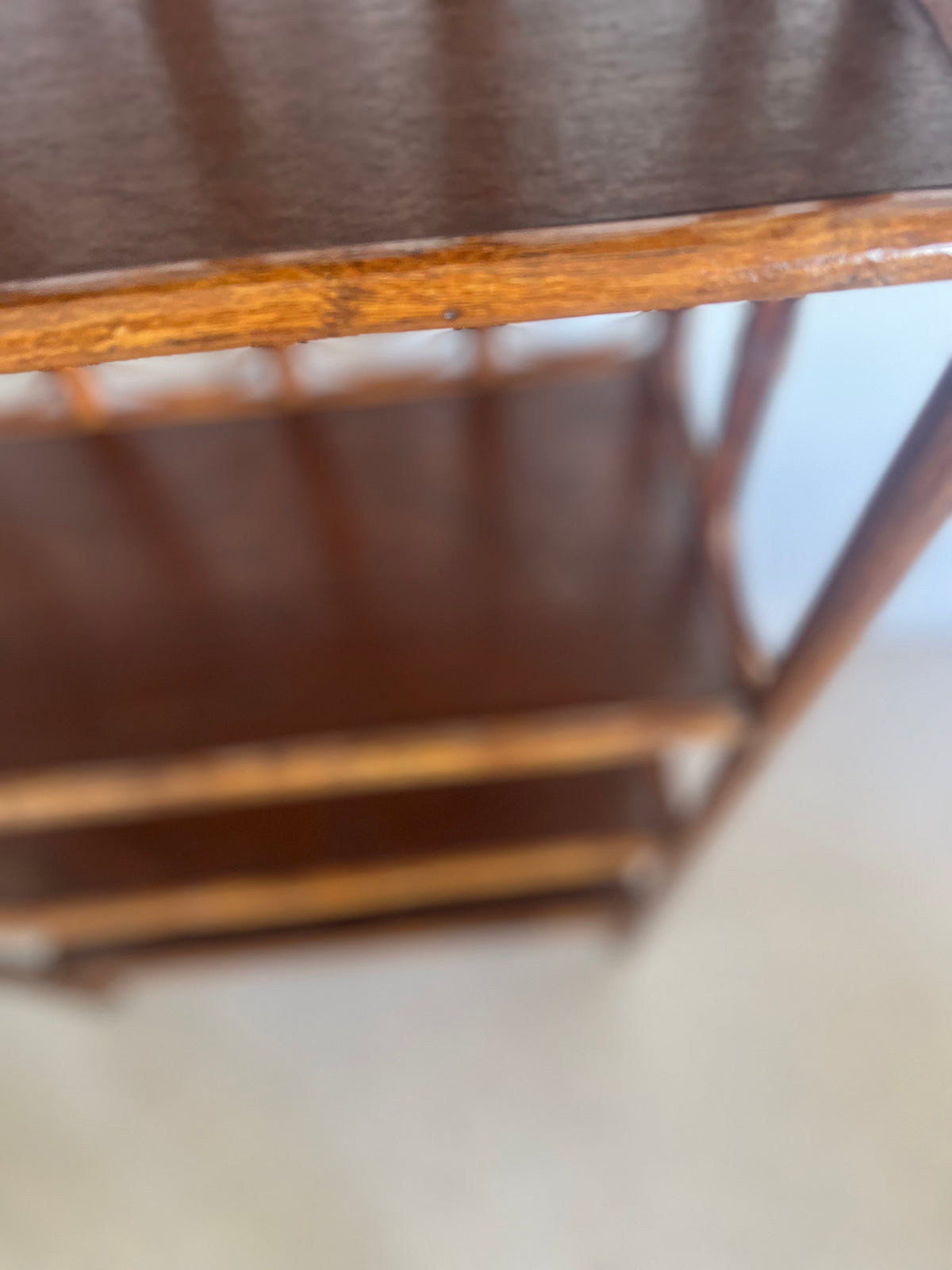 Etagère bibliothèque vintage en rotin