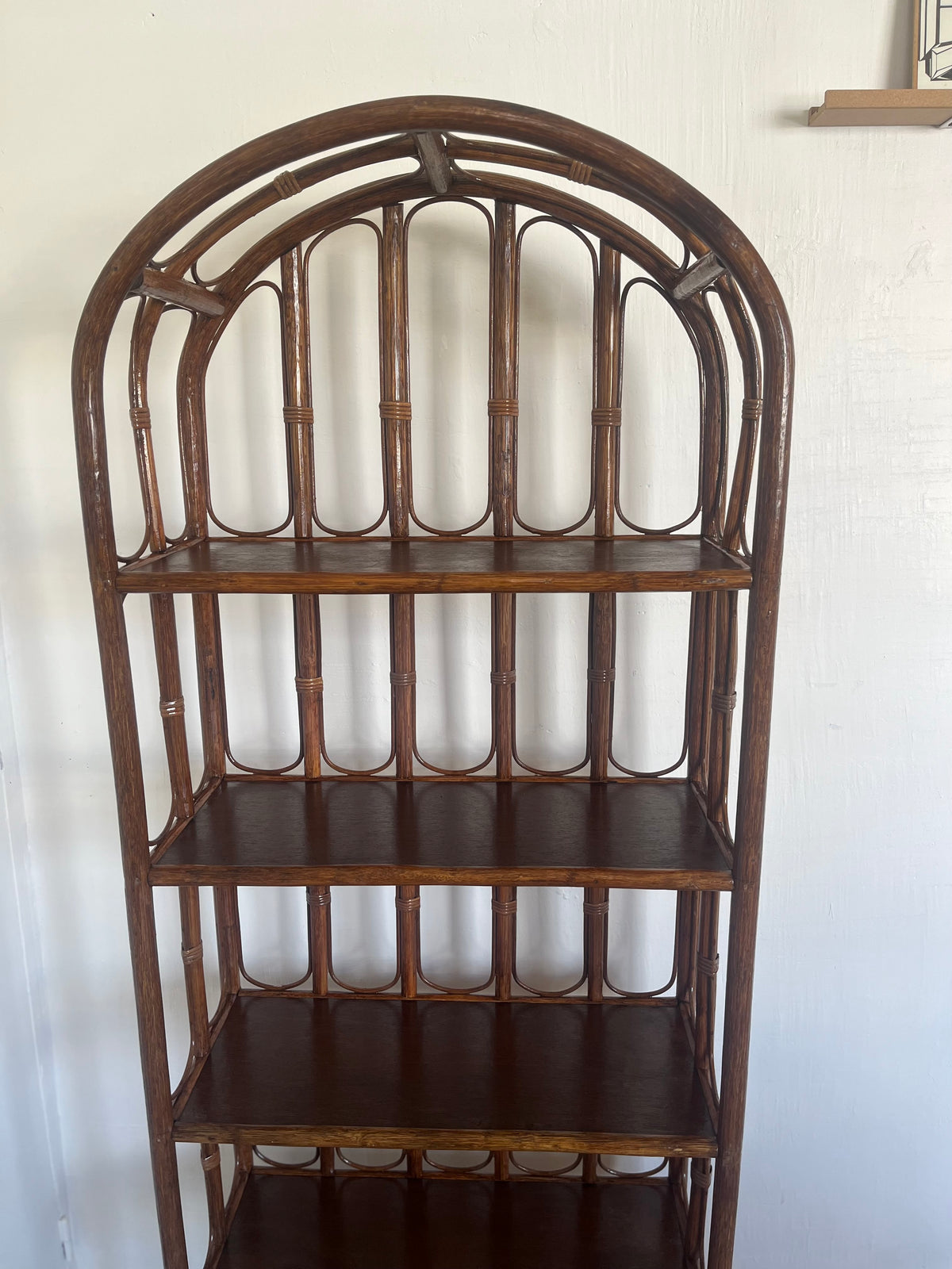 Etagère bibliothèque vintage en rotin
